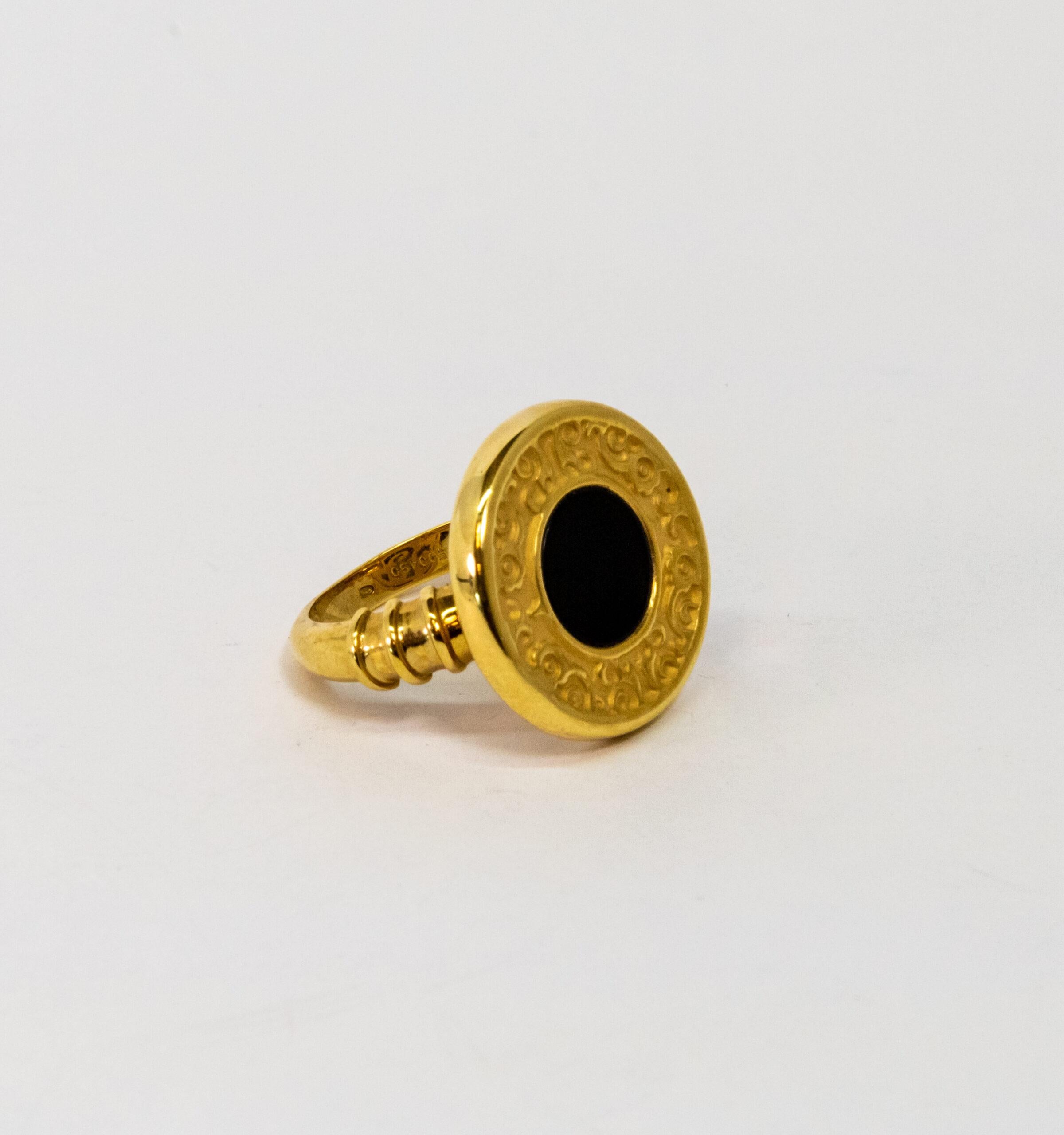 This ring is made of 18K Yellow Gold. It is decorated with black Onyx circle.

Size – 53.5 (6.5 US)