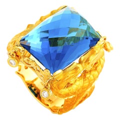 Carrera y Carrera Nanking 18 Karat Gold 0.20 Carat Diamond and Blue Topaz Ring