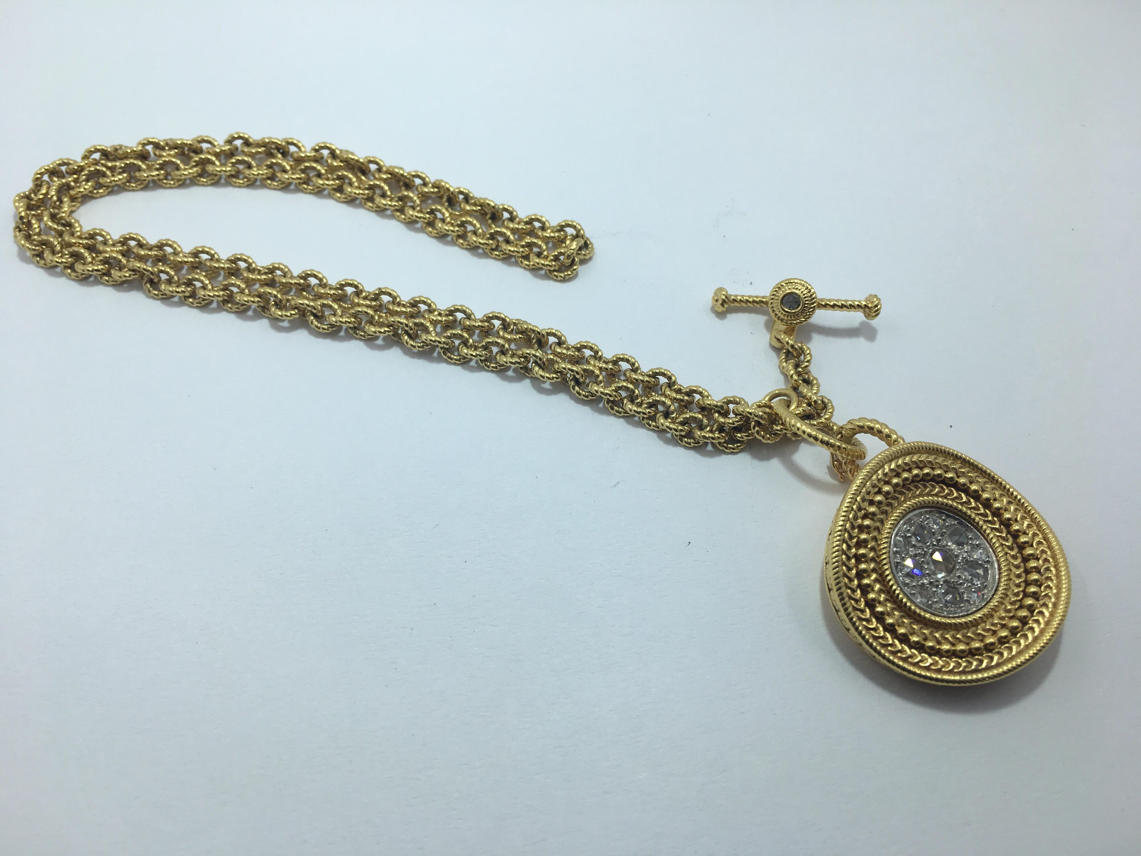 Necklace Ruedo collection
18 Kt Yellow Gold with 11 Diamonds
18 Kt Gold Chain  with a Toggle Clasp with 1 Diamond