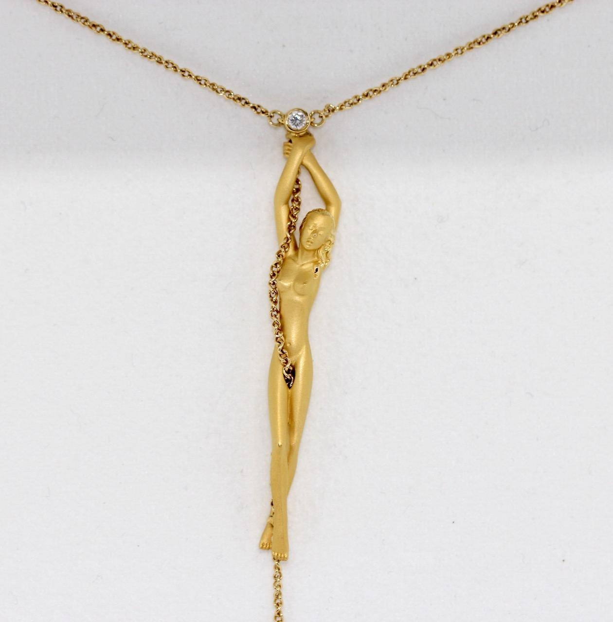 Carrera y Carrera necklace, necklace with pendant in the form of a nude woman, 18k gold with diamond.

Length from hands (with diamond) to feet, measured without chain: 60mm.

Including original packaging and certificate of authenticity from our