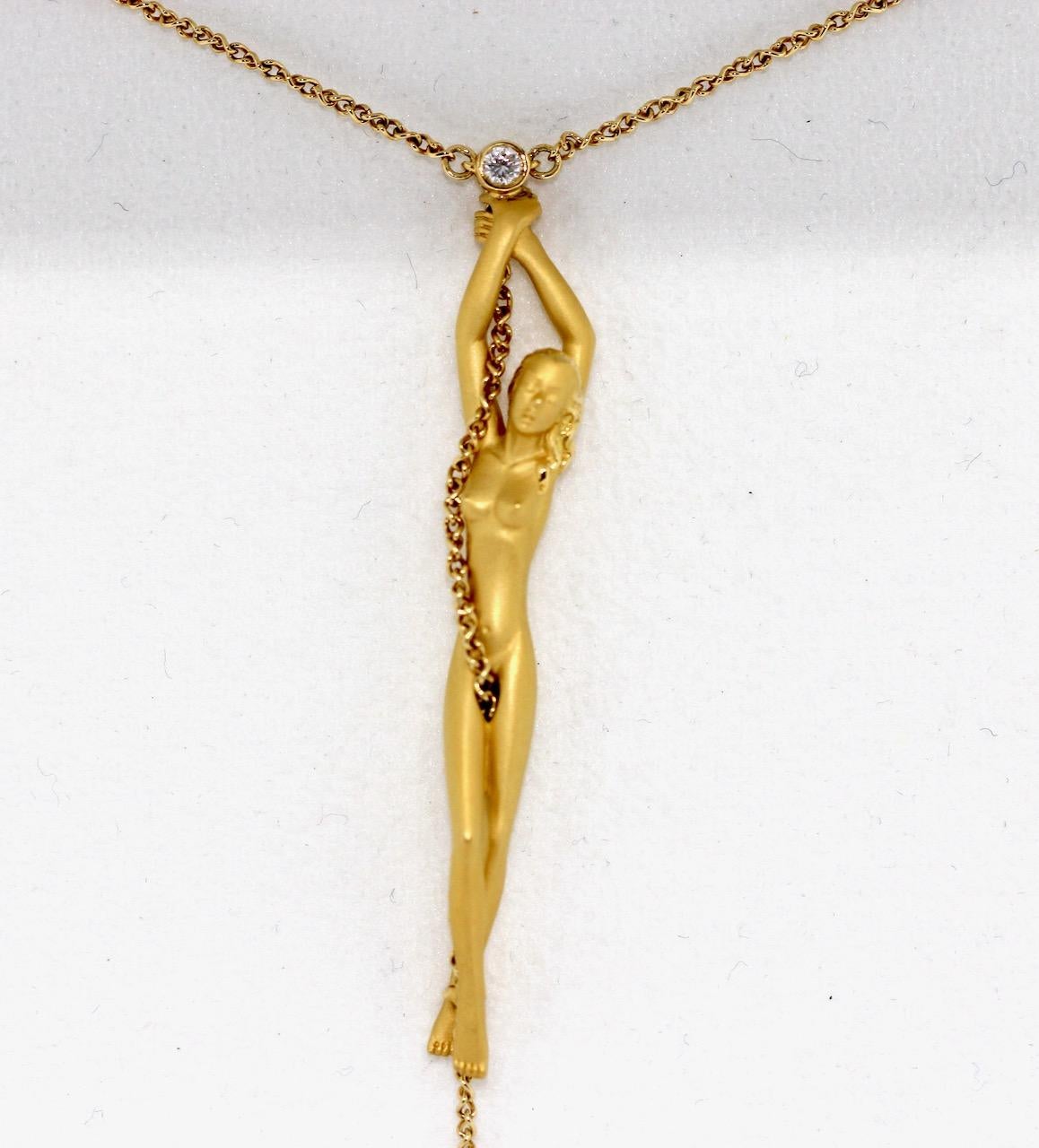 Carrera y Carrera Halskette mit Anhänger, nackte Frau, 18 Karat Gold mit Diamant (Rundschliff) im Angebot