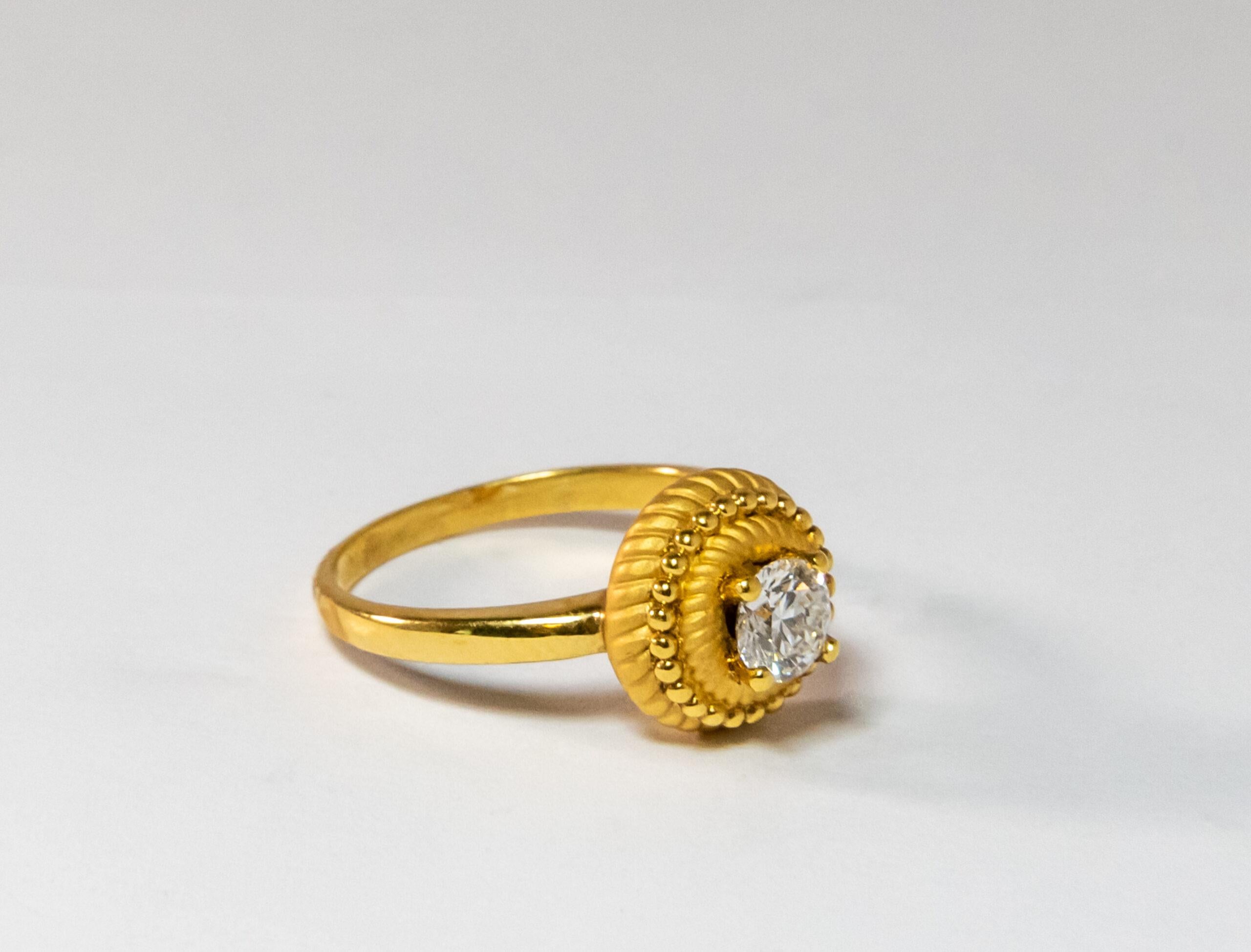 Carrara Y Carrara Pasodoble 18k Yellow Gold Diamond Ring, 10076377 In New Condition For Sale In North Miami Beach, FL