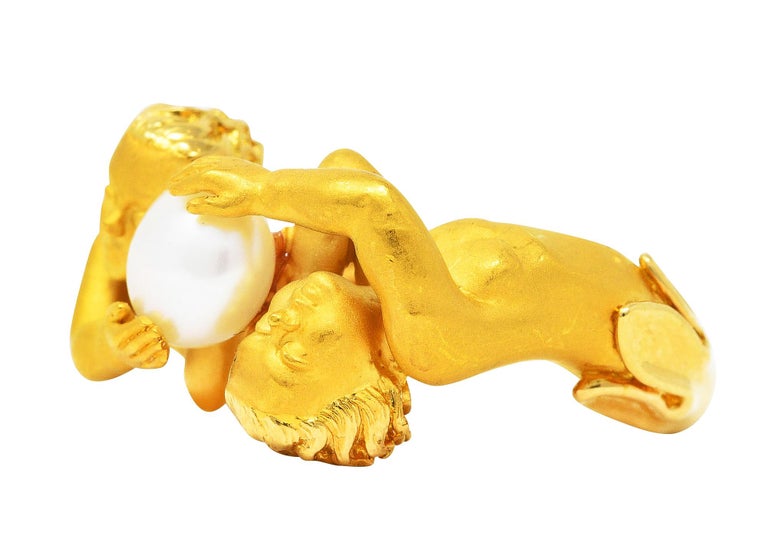 Women's or Men's Carrera y Carrera Pearl 18 Karat Yellow Gold Vintage Cherub Ring For Sale