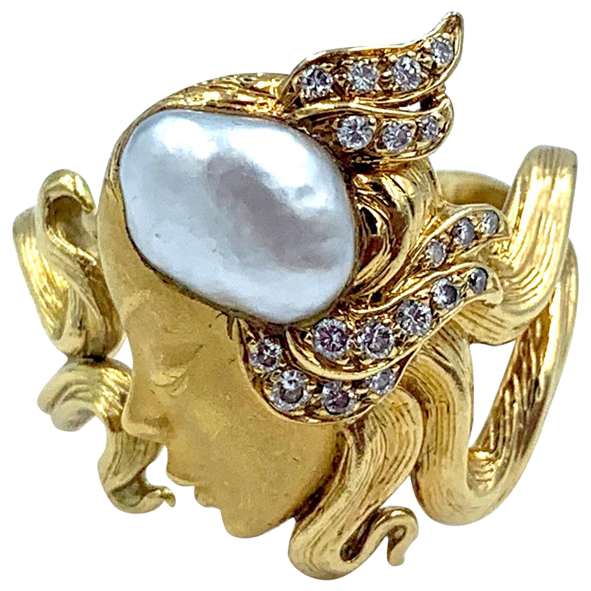 Anillo Carrera y Carrera Perla y Diamante Doncella o Rostro de Mujer en venta