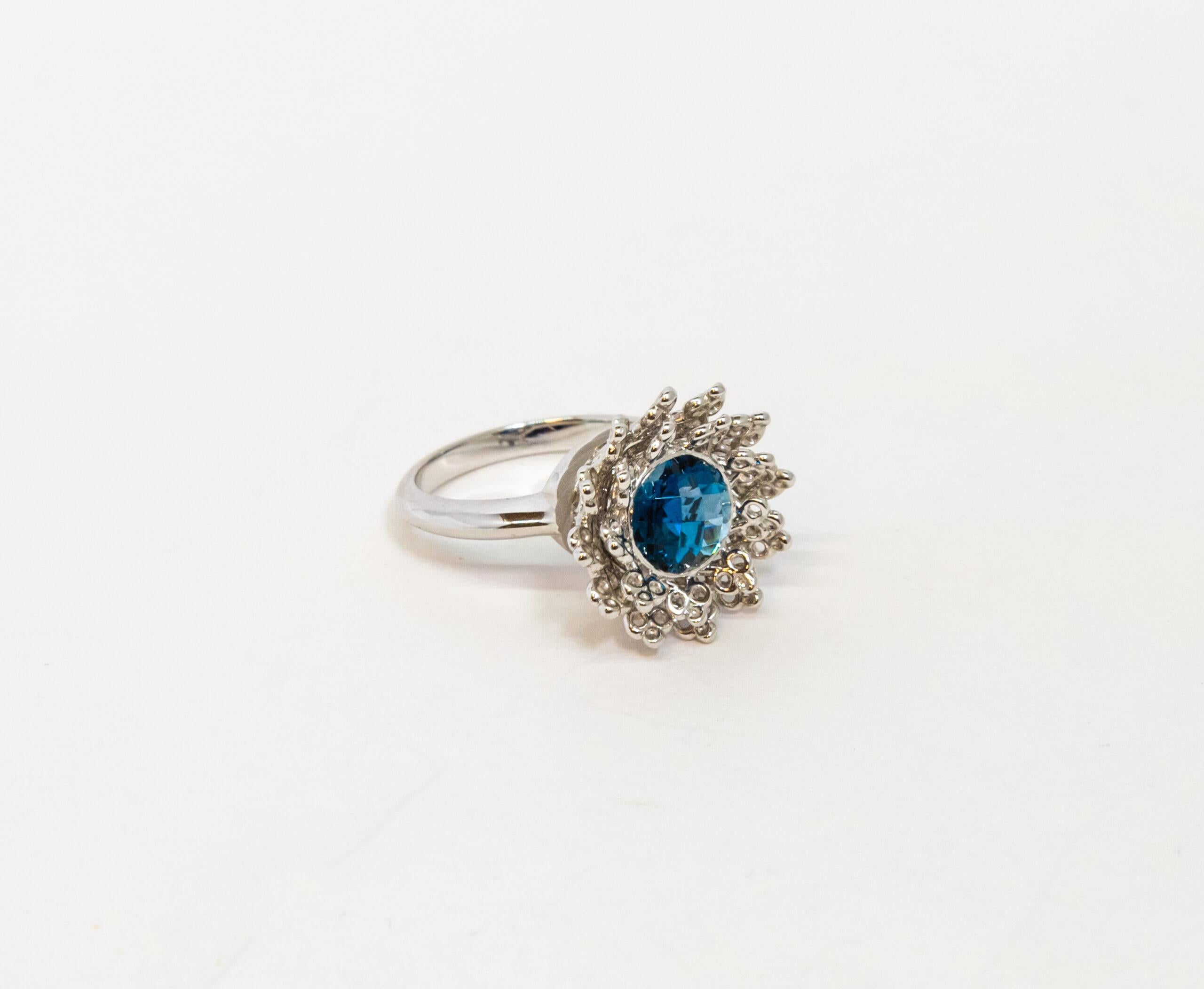 This ring is made of 18K White Gold. It is a crown-shaped ring with round-cut Blue Topaz (~ 2.39ct).

Size – 54.5 (7 US)