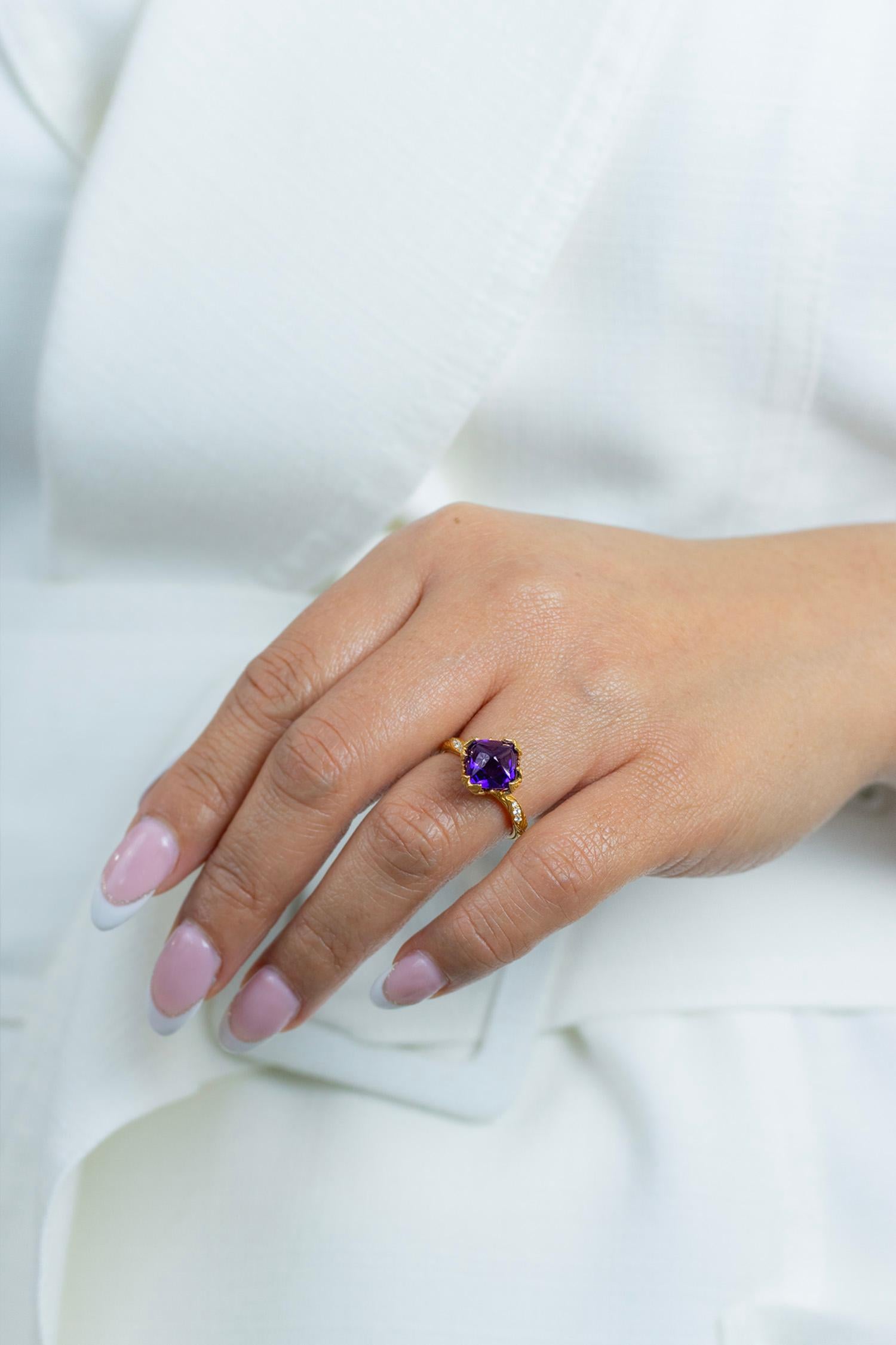 Carrera y Carrera, Ring Lia 2.77 Carats Sugarloaf Amethyst with Diamonds For Sale 1