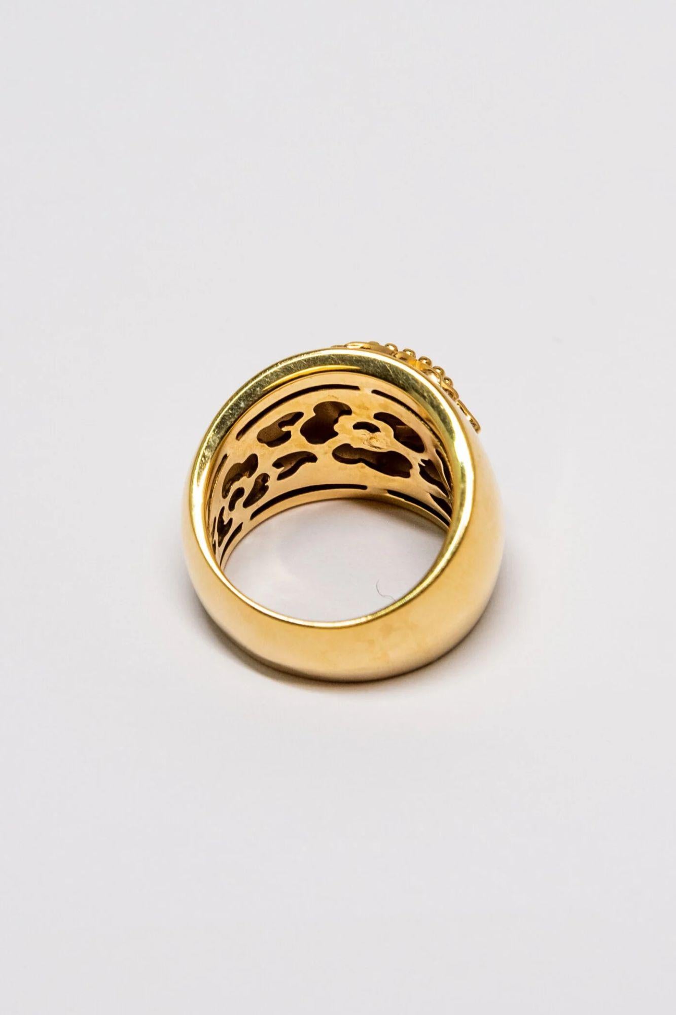 Carrera Y Carrera Sol Y Somb 0.15 Carat Diamonds Yellow Gold Ring In New Condition For Sale In North Miami Beach, FL