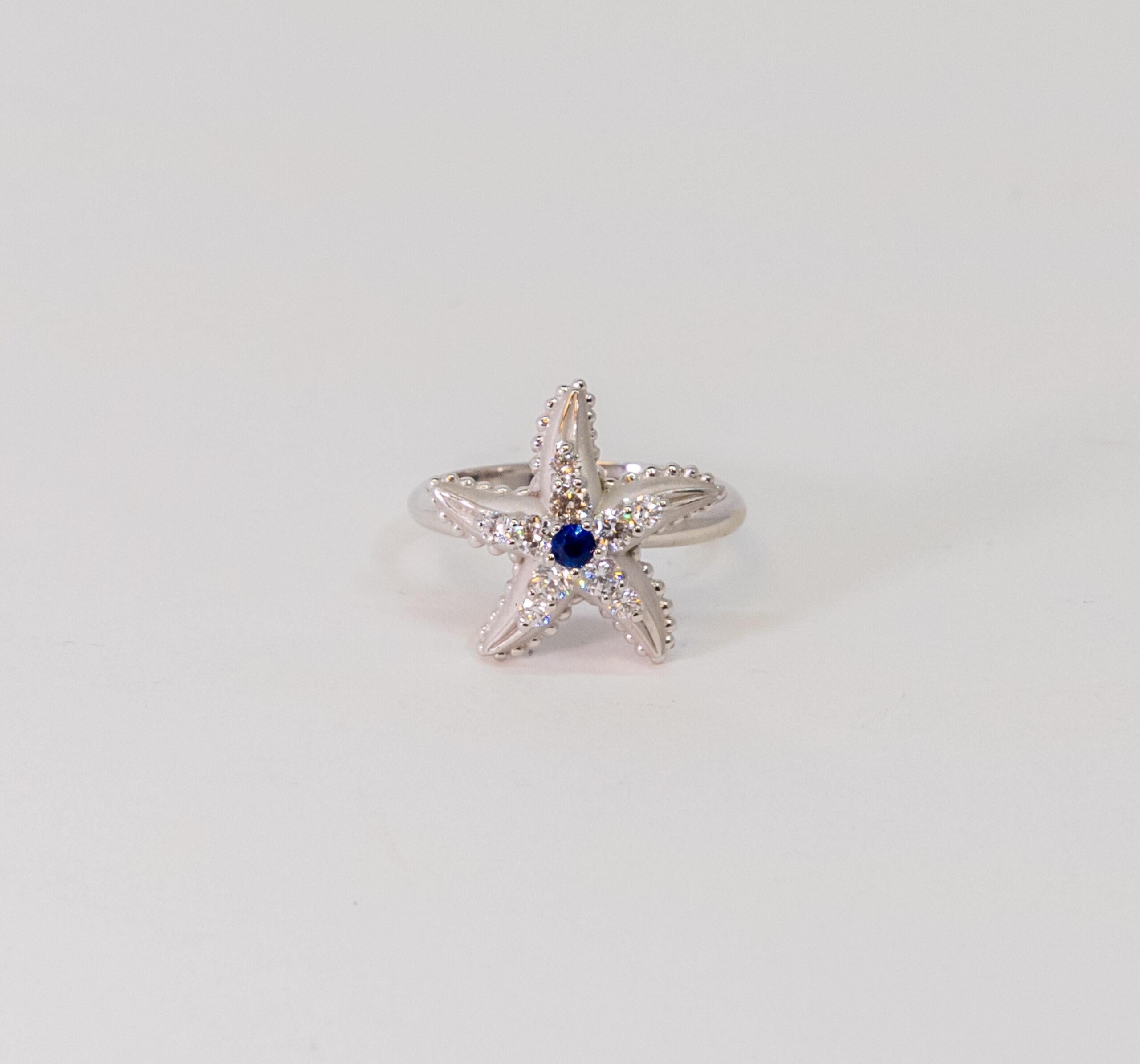 Carrara Y Carrara Starfish 18k White Gold Diamonds and Blue Sapphire Ring In New Condition For Sale In North Miami Beach, FL