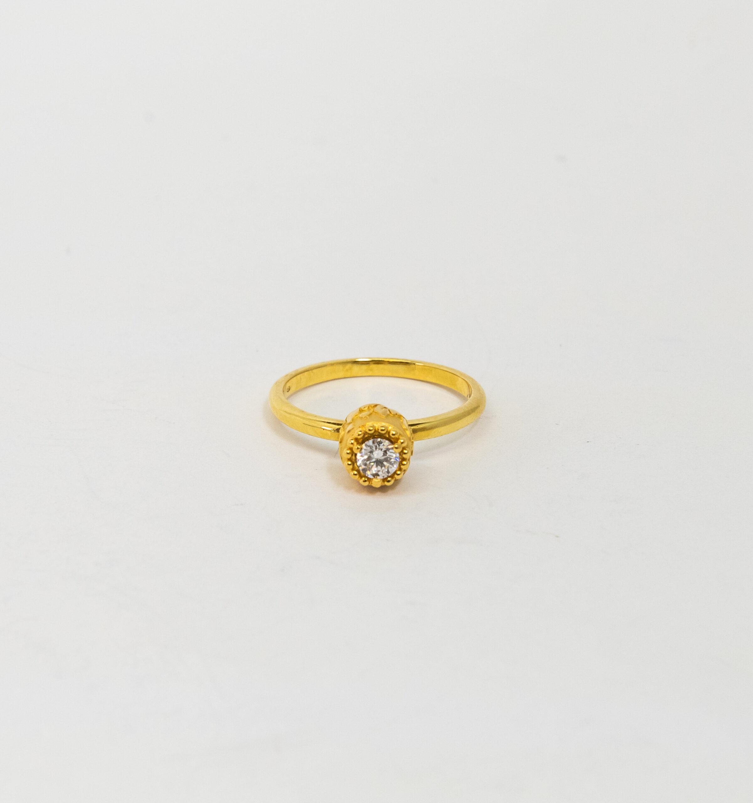 Carrara Y Carrara Velazquez 18k Yellow Gold Diamond Ring, 10069454 In New Condition For Sale In North Miami Beach, FL