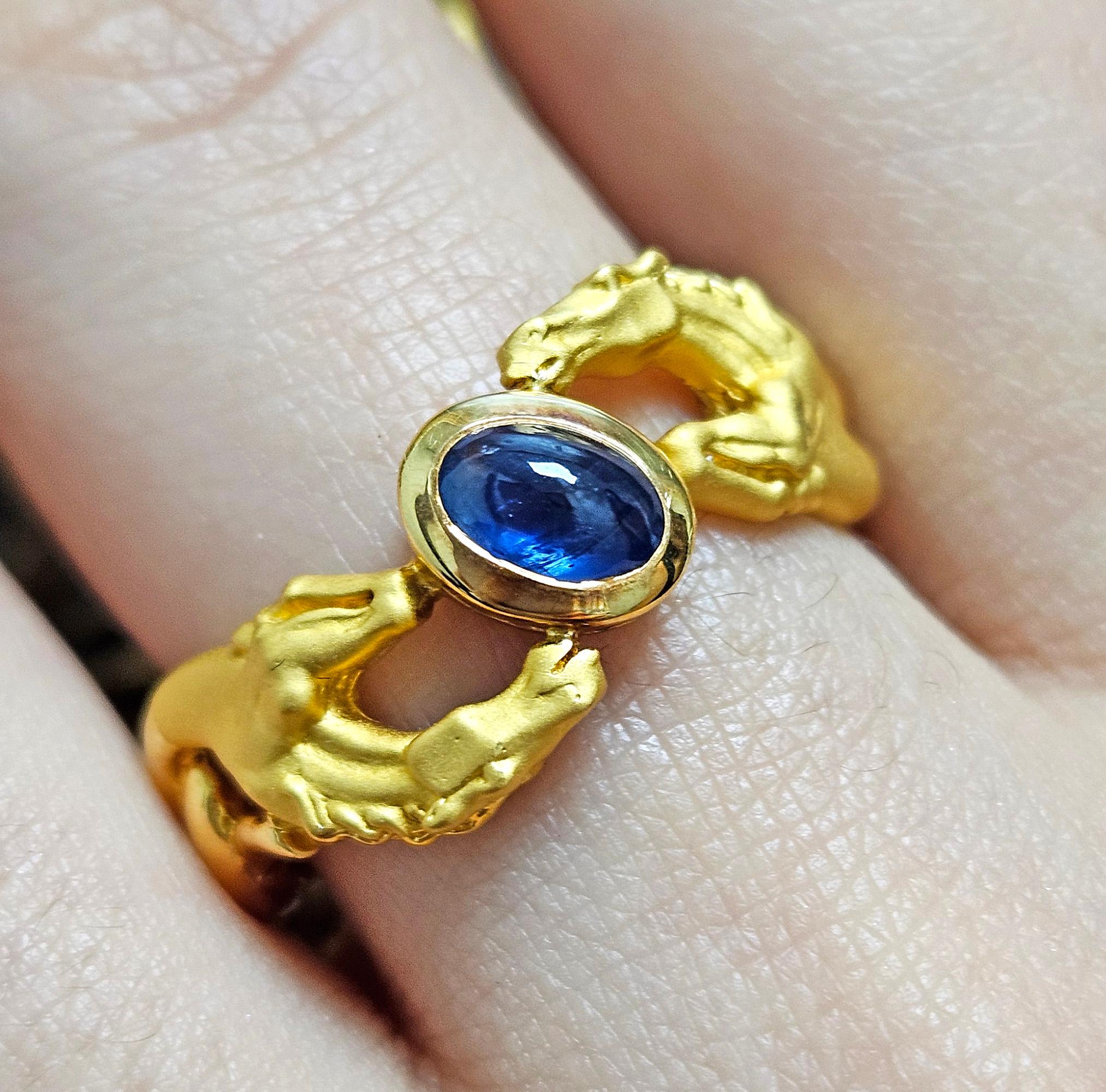Carrera y Carrera Vintage 18K Yellow Gold Blue Sapphire Double Horse Ring Band For Sale 4