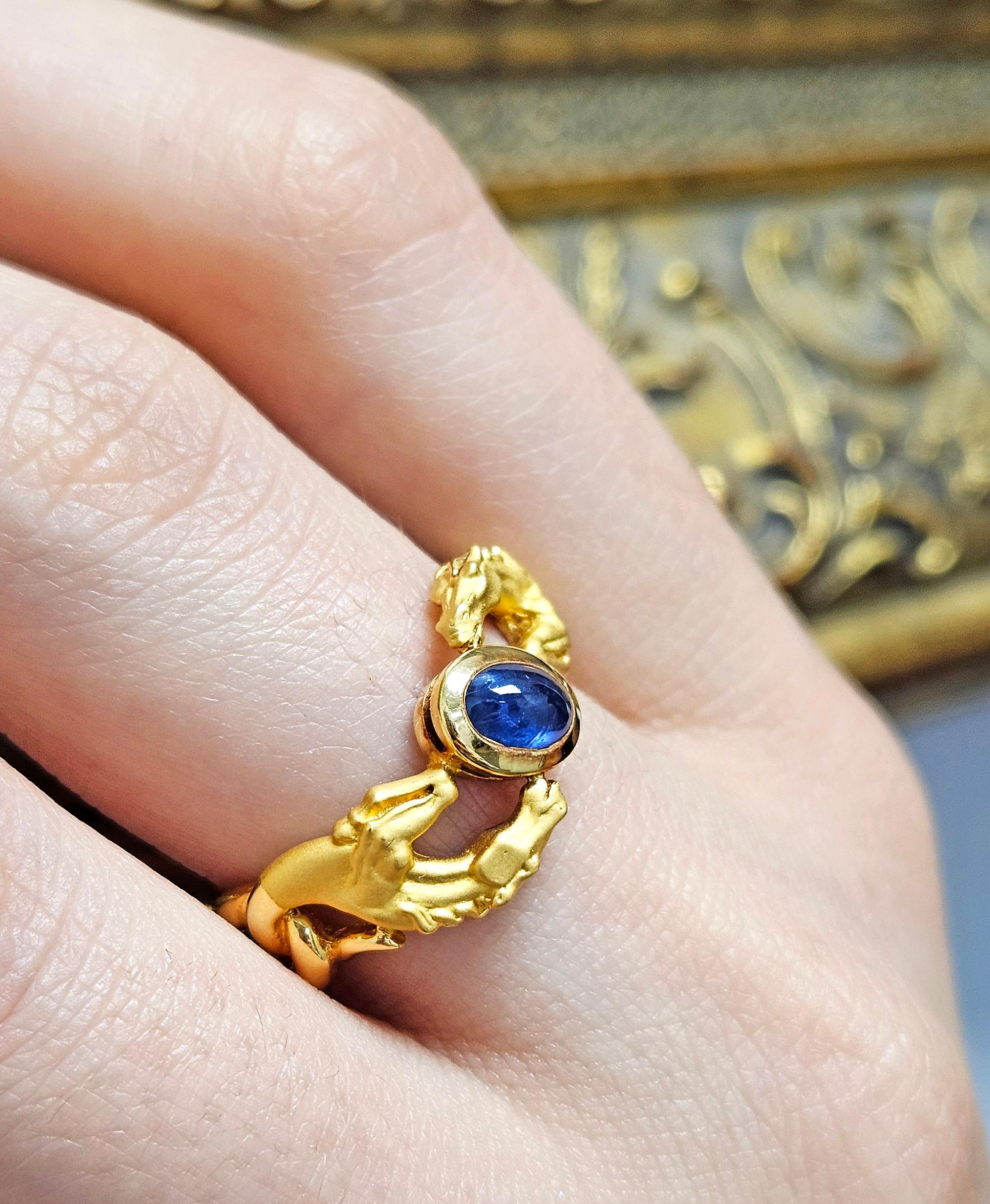 Carrera y Carrera Vintage 18K Yellow Gold Blue Sapphire Double Horse Ring Band For Sale 5