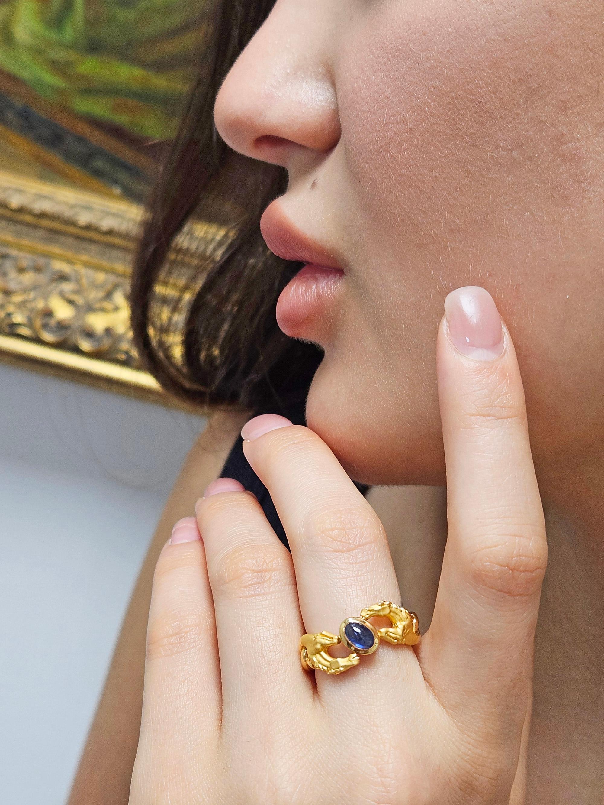 Carrera y Carrera Vintage 18K Yellow Gold Blue Sapphire Double Horse Ring Band For Sale 7