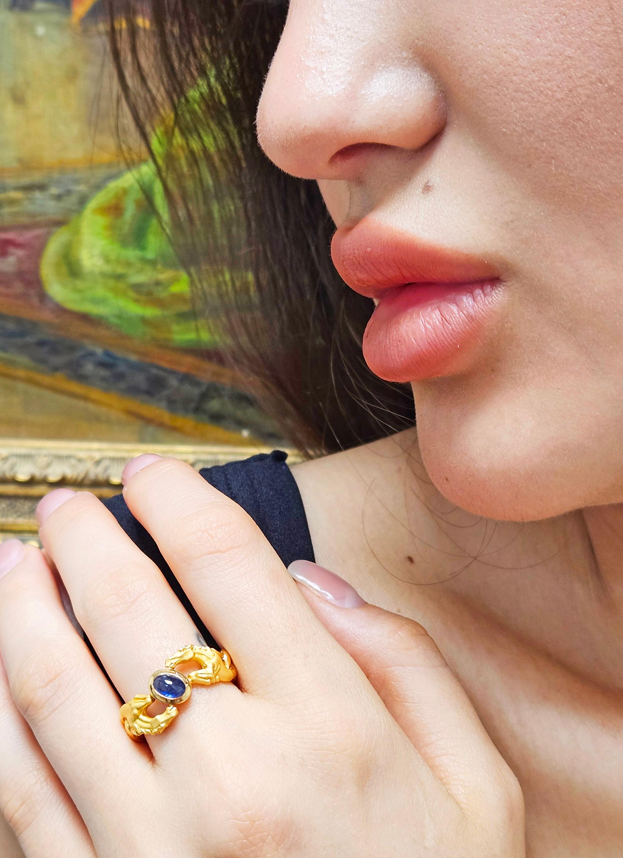Carrera y Carrera Vintage 18K Yellow Gold Blue Sapphire Double Horse Ring Band For Sale 8