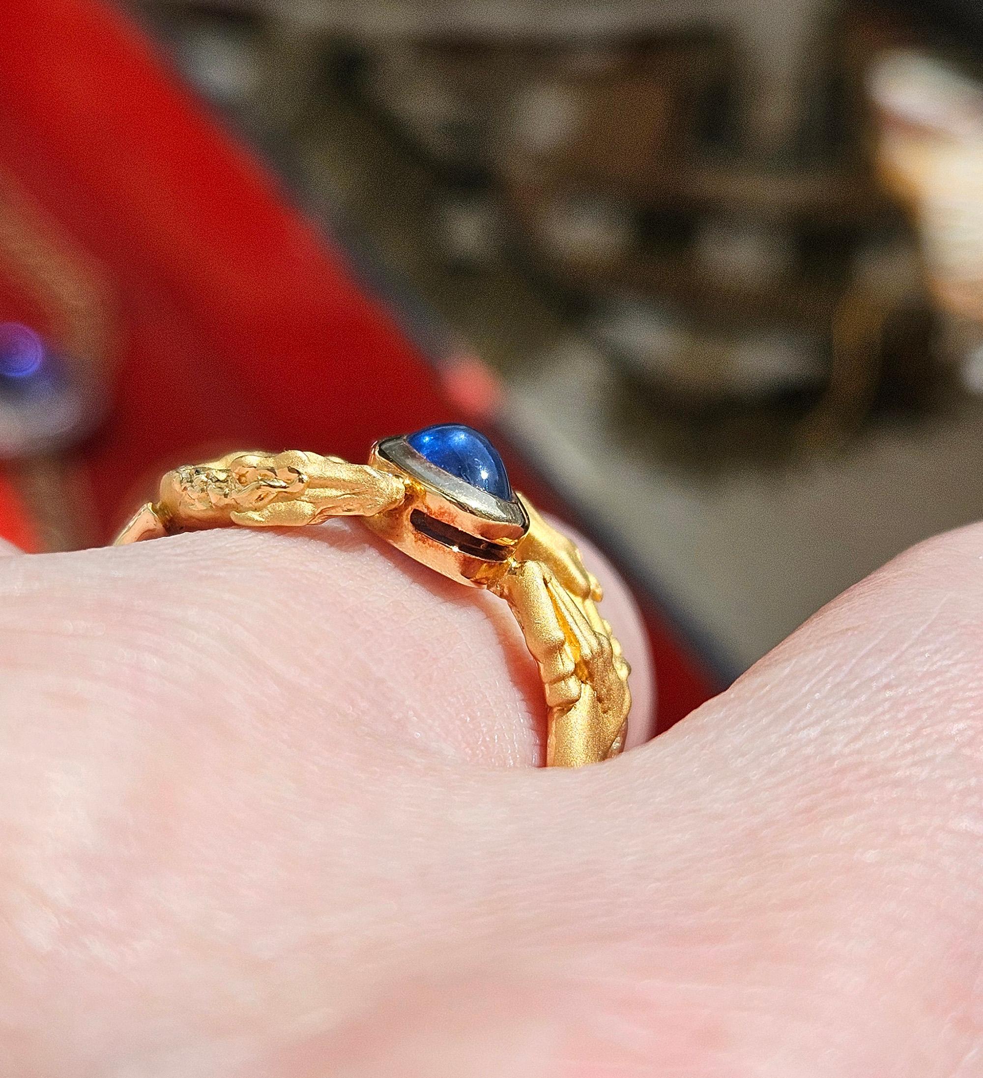 Carrera y Carrera Vintage 18K Yellow Gold Blue Sapphire Double Horse Ring Band For Sale 9
