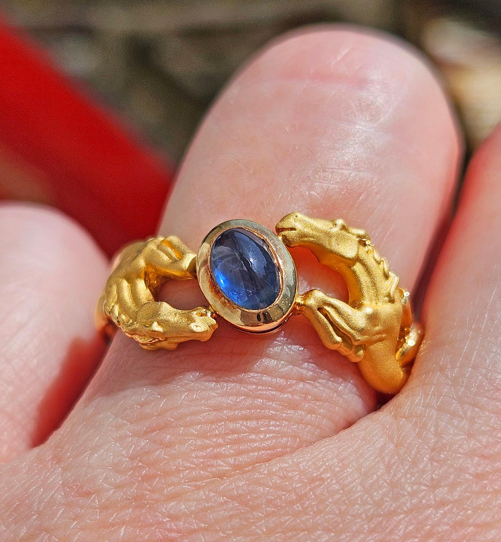 Carrera y Carrera Vintage 18K Yellow Gold Blue Sapphire Double Horse Ring Band For Sale 11