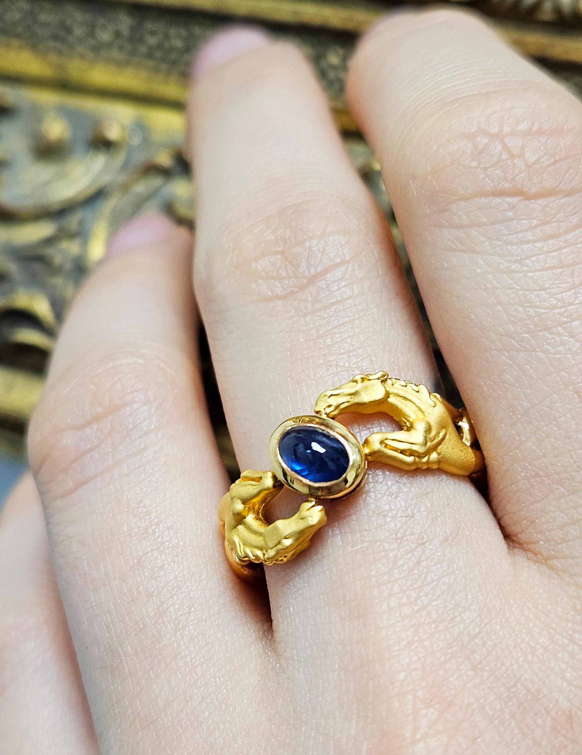 Carrera y Carrera Vintage 18K Yellow Gold Blue Sapphire Double Horse Ring Band For Sale 14