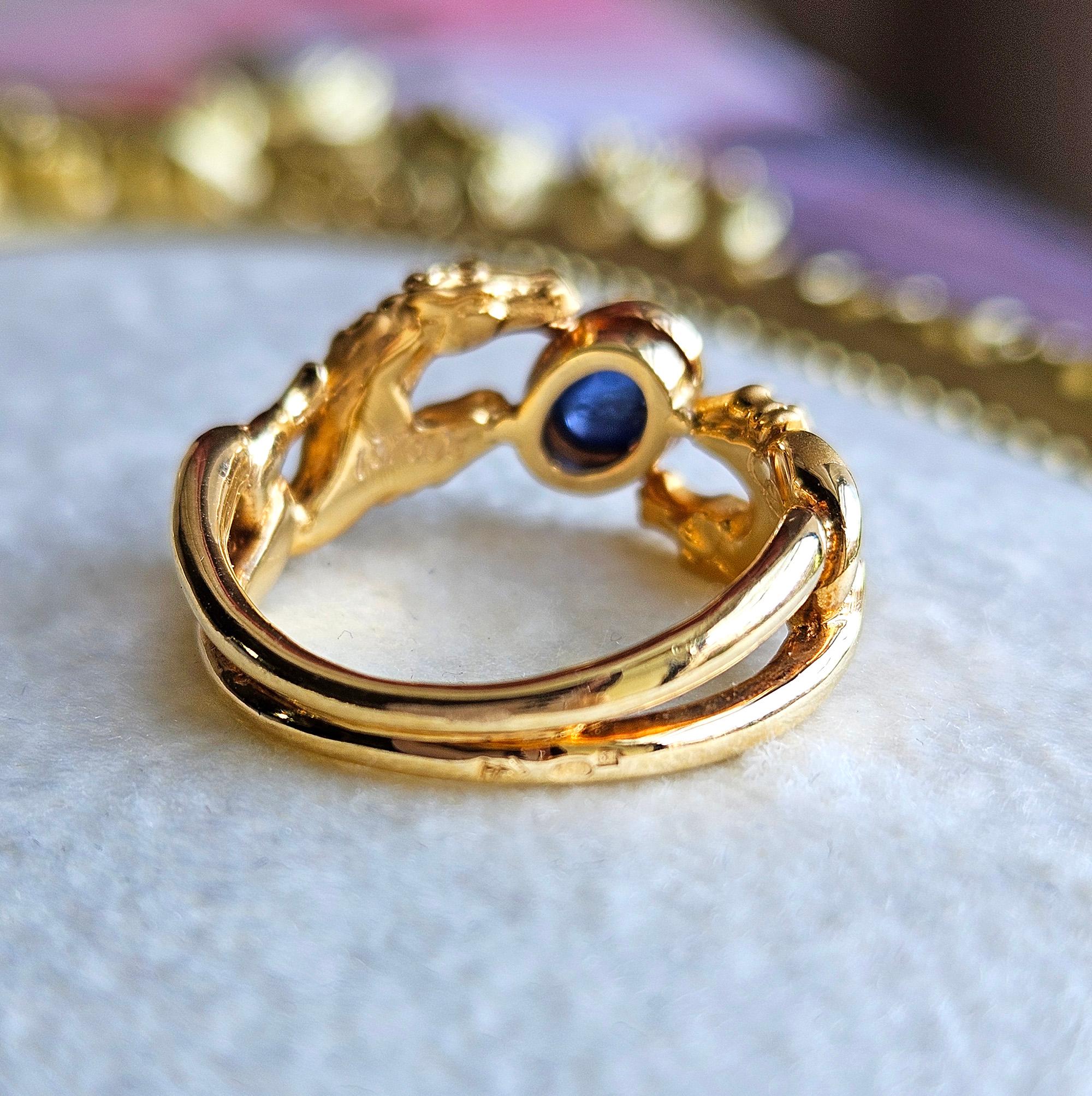 Cabochon Carrera y Carrera Vintage 18K Yellow Gold Blue Sapphire Double Horse Ring Band For Sale