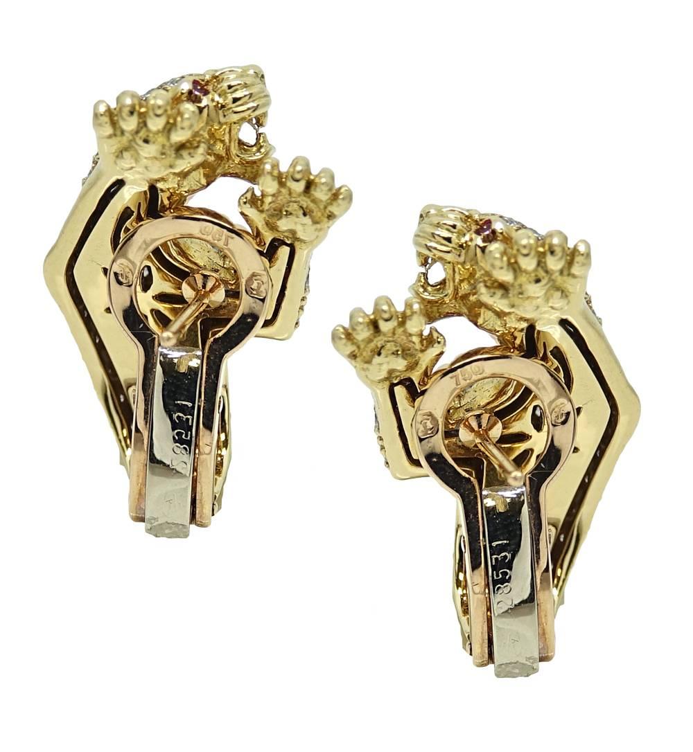   These Carrera Panther Earrings Are 18K Yellow Gold. Beautiful Diamonds Cover These Earrings To Add More Sparkle To These Lovely Animals. These Gorgeous Round Diamonds Weigh A Total carat Weight Of Approximately 1.75 Carats. A Lever Back Closure On