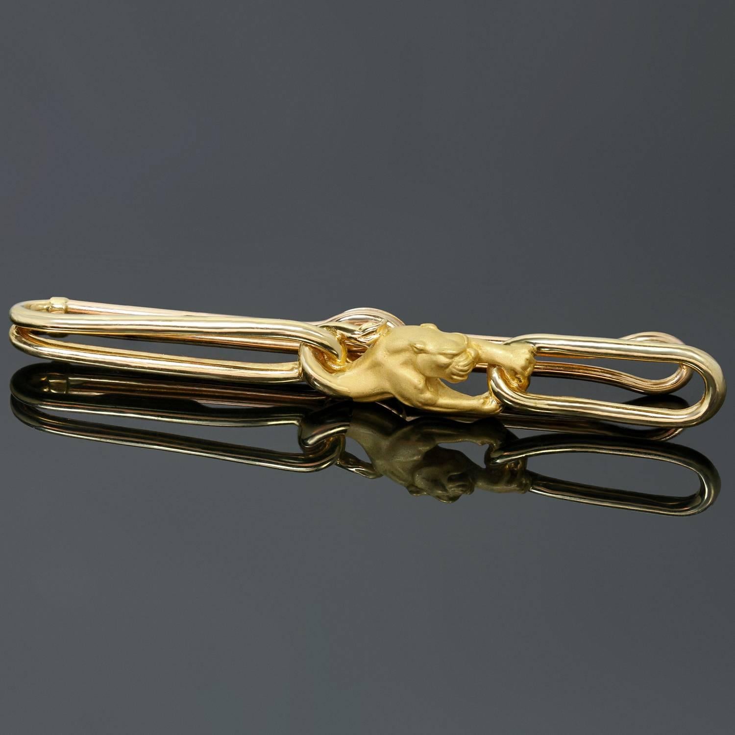 This gorgeous Carrera y Carrera tie bar pin features a chic panther design crafted in 18k yellow gold with polished and satin finishes. Made in Spain circa 1990s. Measurements: 0.27