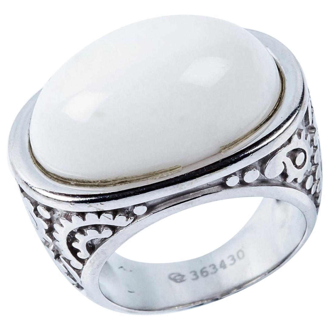 Carrera y Carrera's Aqua Collection 18 Karat White Gold Ring with White Agate For Sale