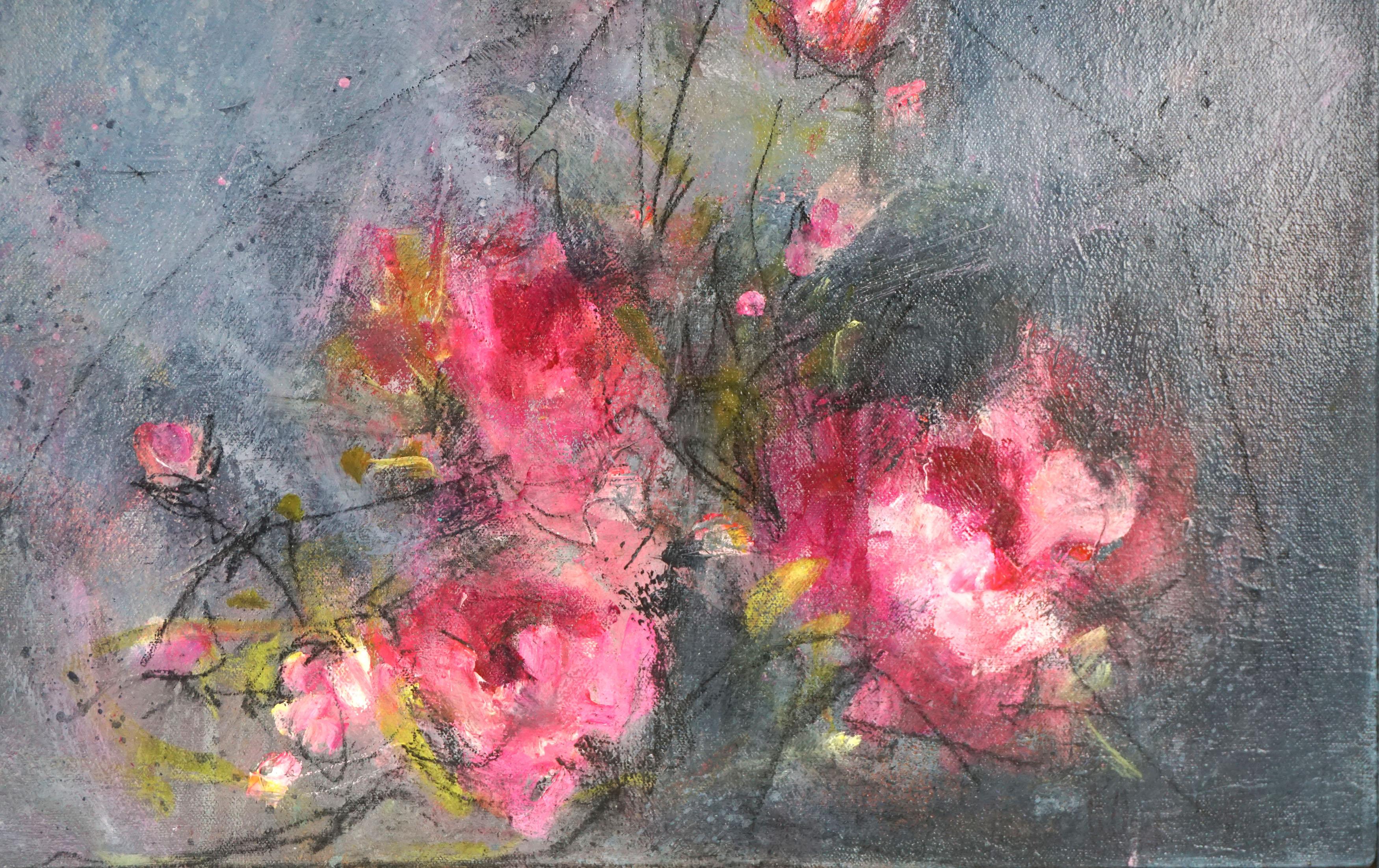 Pintura al óleo abstracta floral -- Magnolias en la bruma matinal - Landscape Painting Gris de Carrie Clayden