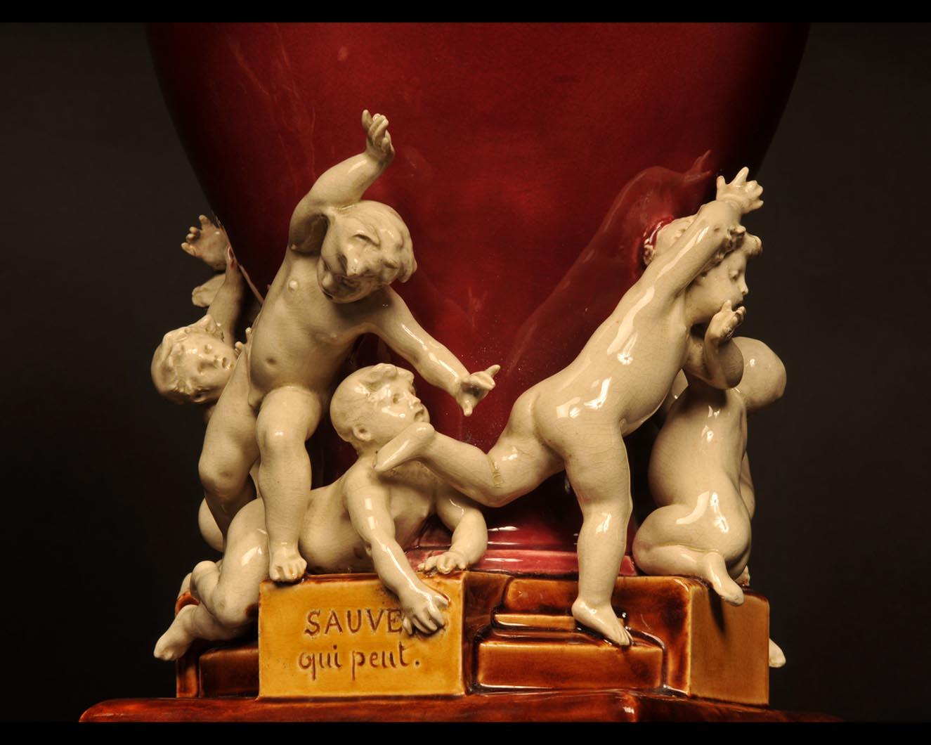 Vernissé Vase Sauve qui peut » de la manufacture CARRIER-BELLEUSE et Choisy LE ROI en vente
