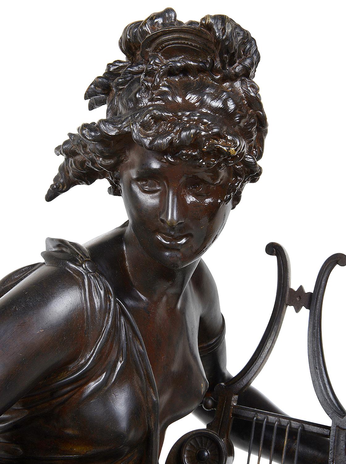 Sehr gute Bronzestatue aus dem 19. Jahrhundert mit einer weiblichen Figur, die eine Harfe hält, betitelt 'Harmone'.
Gezeichnet; Albert-Ernest Carrier-Belleuse

Albert-Ernest Carrier-Belleuse (geb. Albert-Ernest Carrier de Belleuse; 12. Juni 1824 -