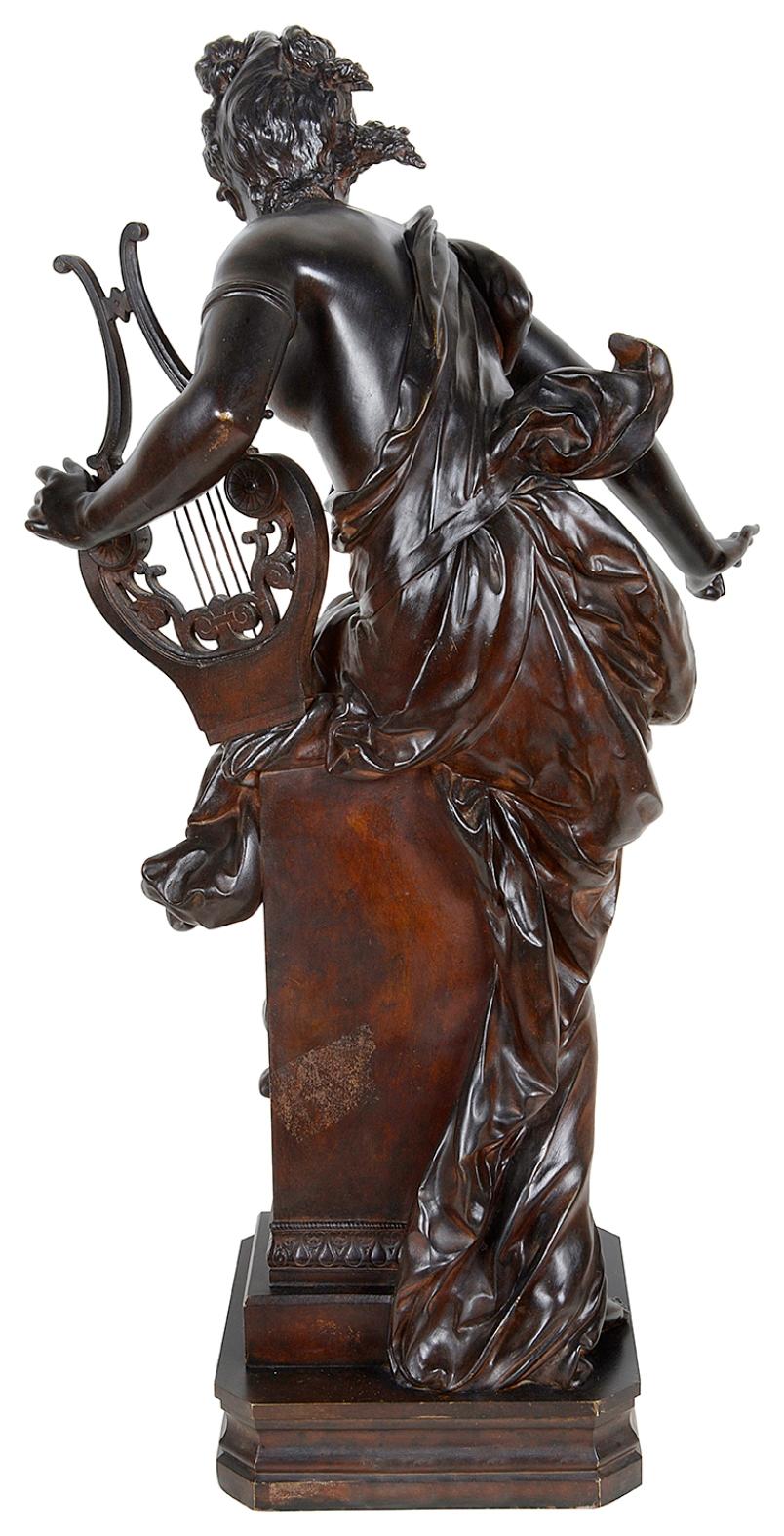 Romantique Statue féminine en bronze de Carrier-Belleuse tenant une harpe, 