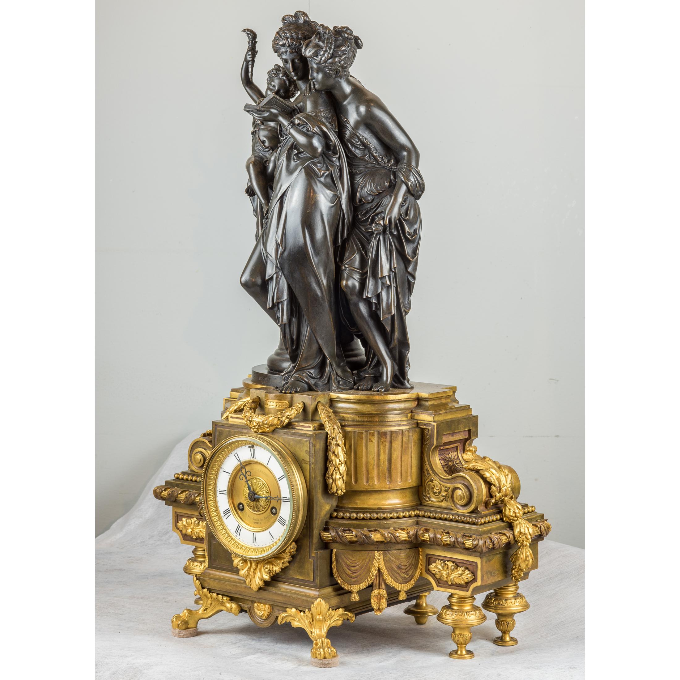 Français Pendule de cheminée figurative Napoléon III en bronze doré et patiné Carrier-Belleuse  en vente