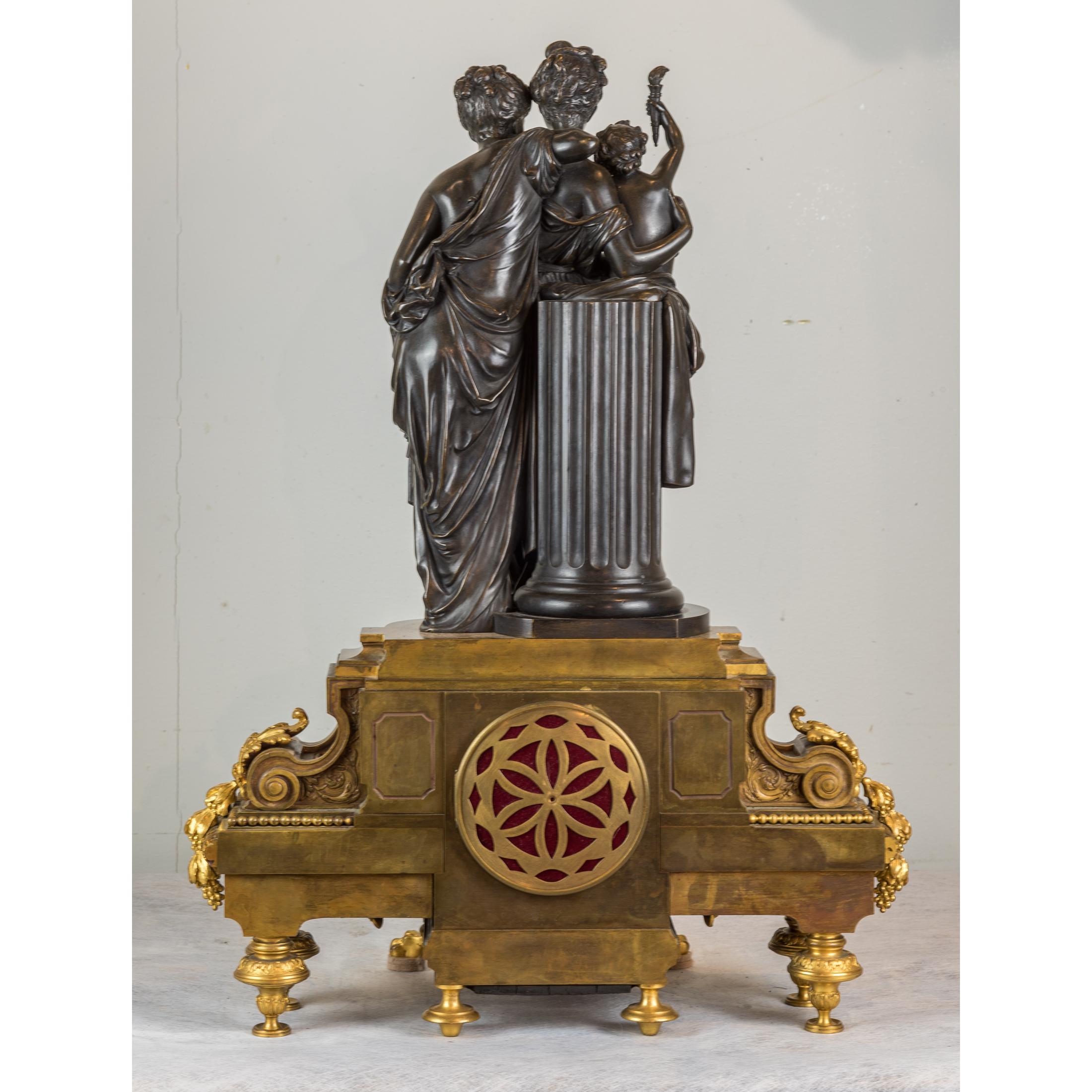 Doré Pendule de cheminée figurative Napoléon III en bronze doré et patiné Carrier-Belleuse  en vente