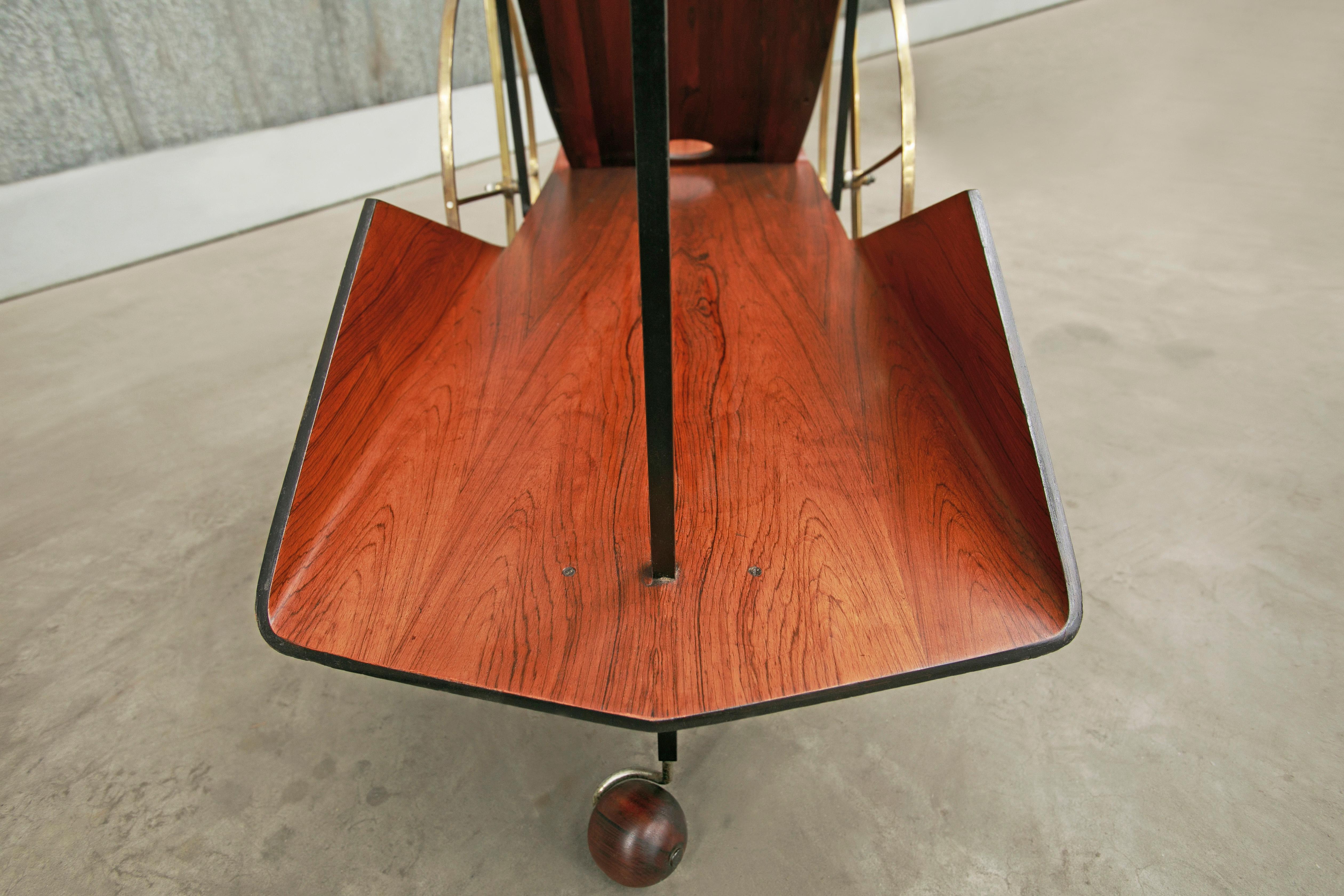 “Carrinho de Cha” Bar Cart in Hardwood, Iron, & Brass by Jorge Zalszupin, 1950s In Good Condition For Sale In New York, NY