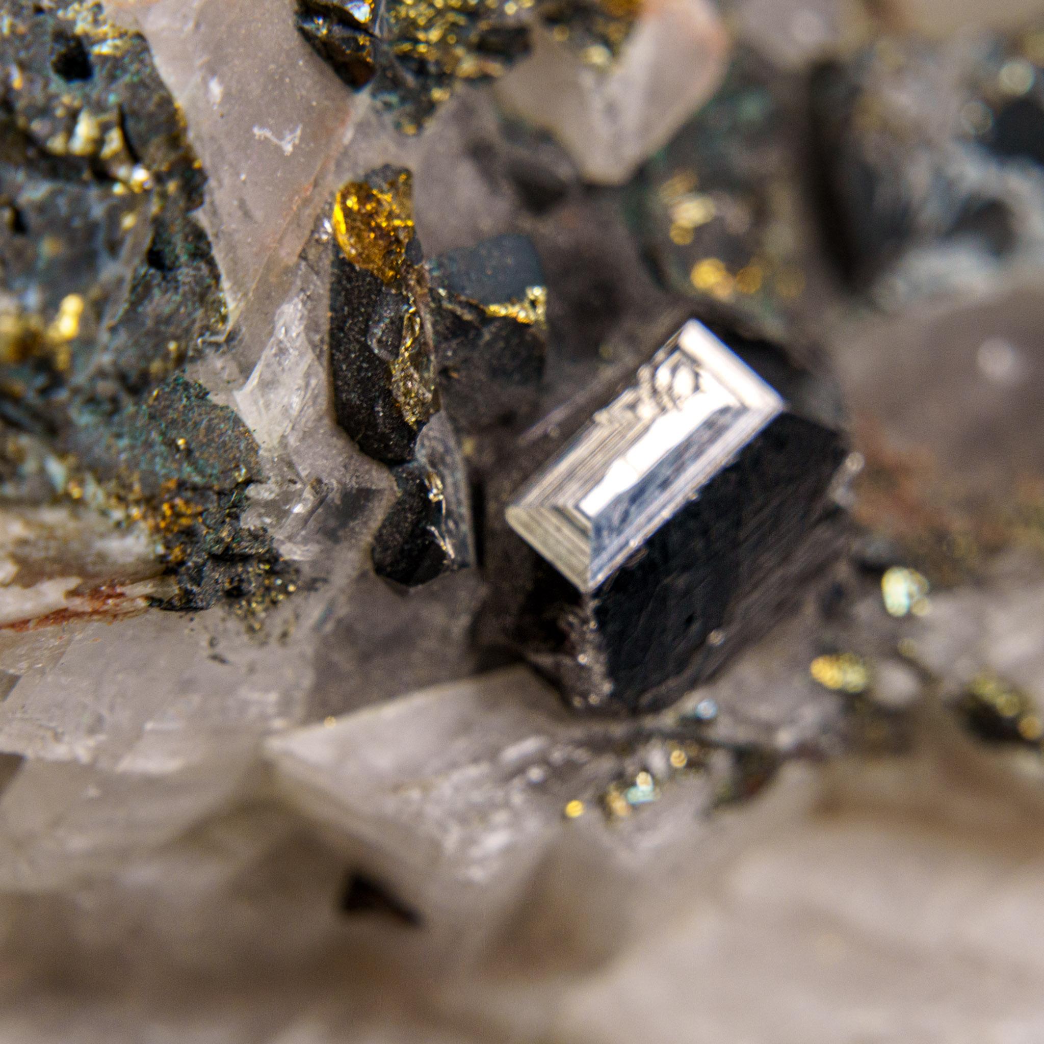 Carrollite from Kamoya Mines, Lualaba Province, Democratic Republic of the Congo For Sale 1