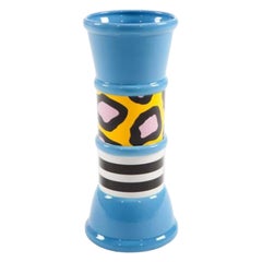 Florero Zanahoria, diseñado por Nathalie du Pasquier en 1985 para Memphis Milano
