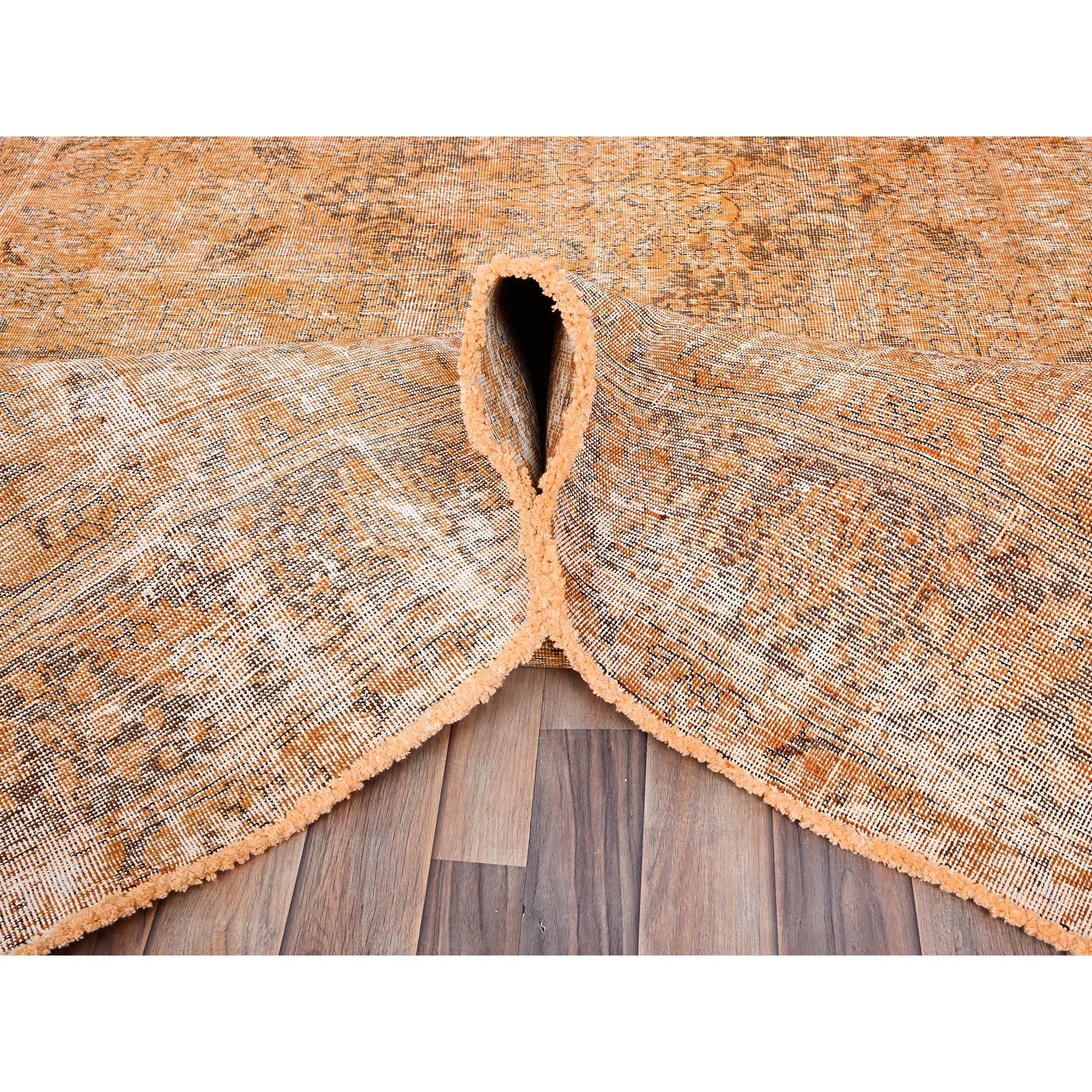Milieu du XXe siècle Tapis persan Tabriz vintage en laine douce nouée à la main, orange persan à l'aspect rustique en vente
