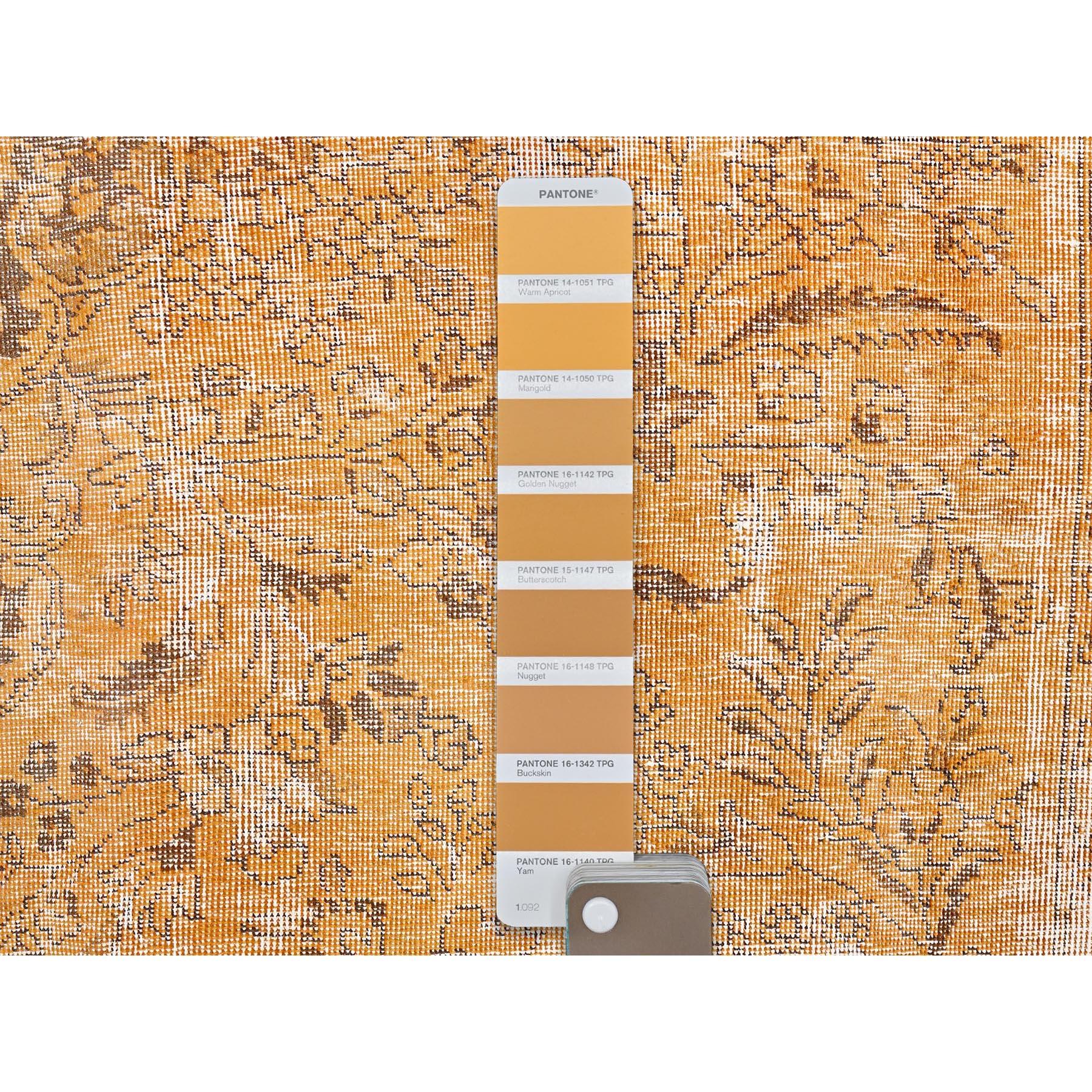 Tapis persan Tabriz vintage en laine douce nouée à la main, orange persan à l'aspect rustique en vente 1