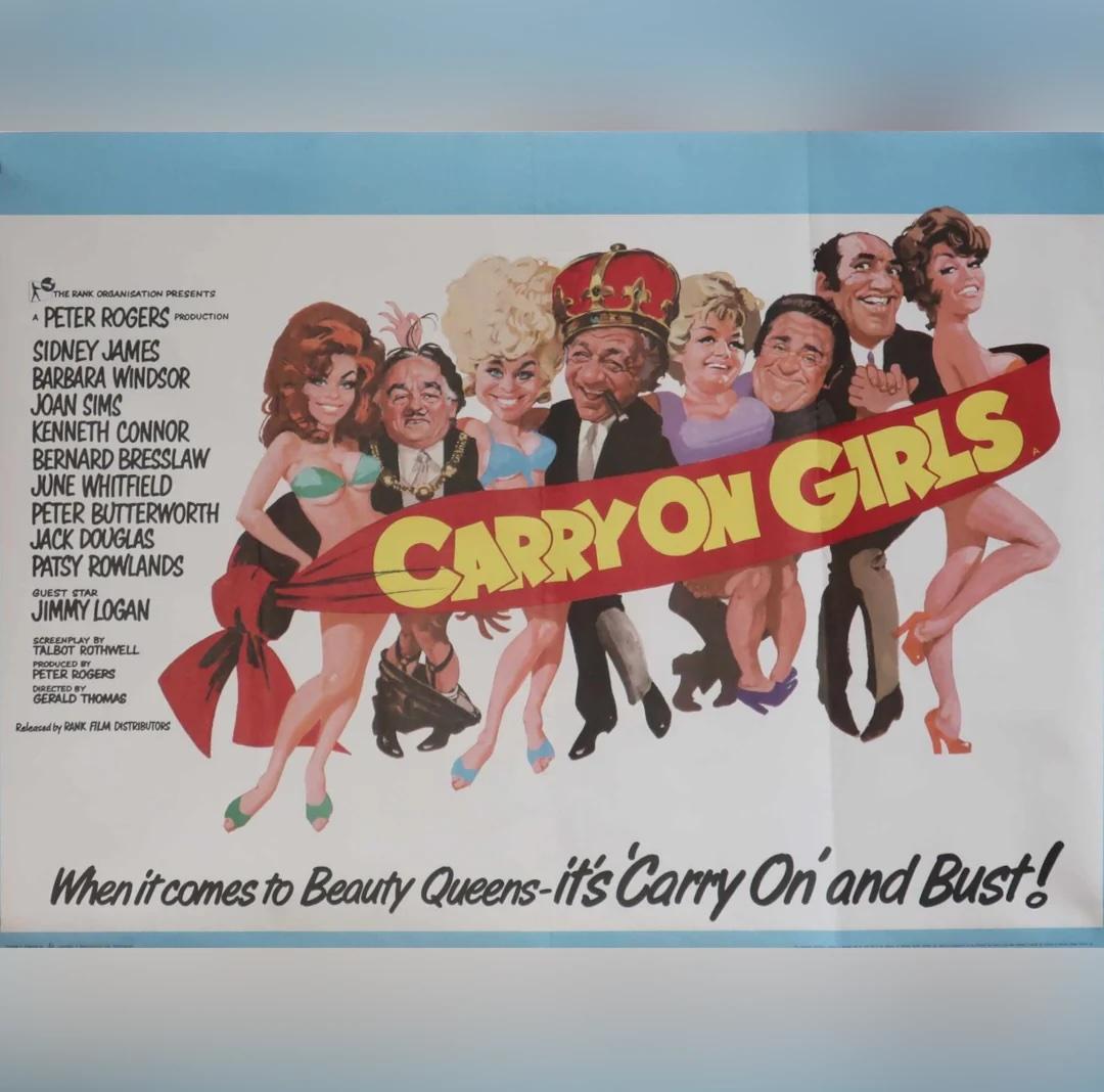 Carry On Girls (1973)
Quad británico original (30 X 40 pulgadas)

Esto es de la primera edición, en 1973 - ¡Un concurso de belleza en Brighton ofrece una gran oportunidad para el humor clásico!

Se trata de un Póster de Película Original producido