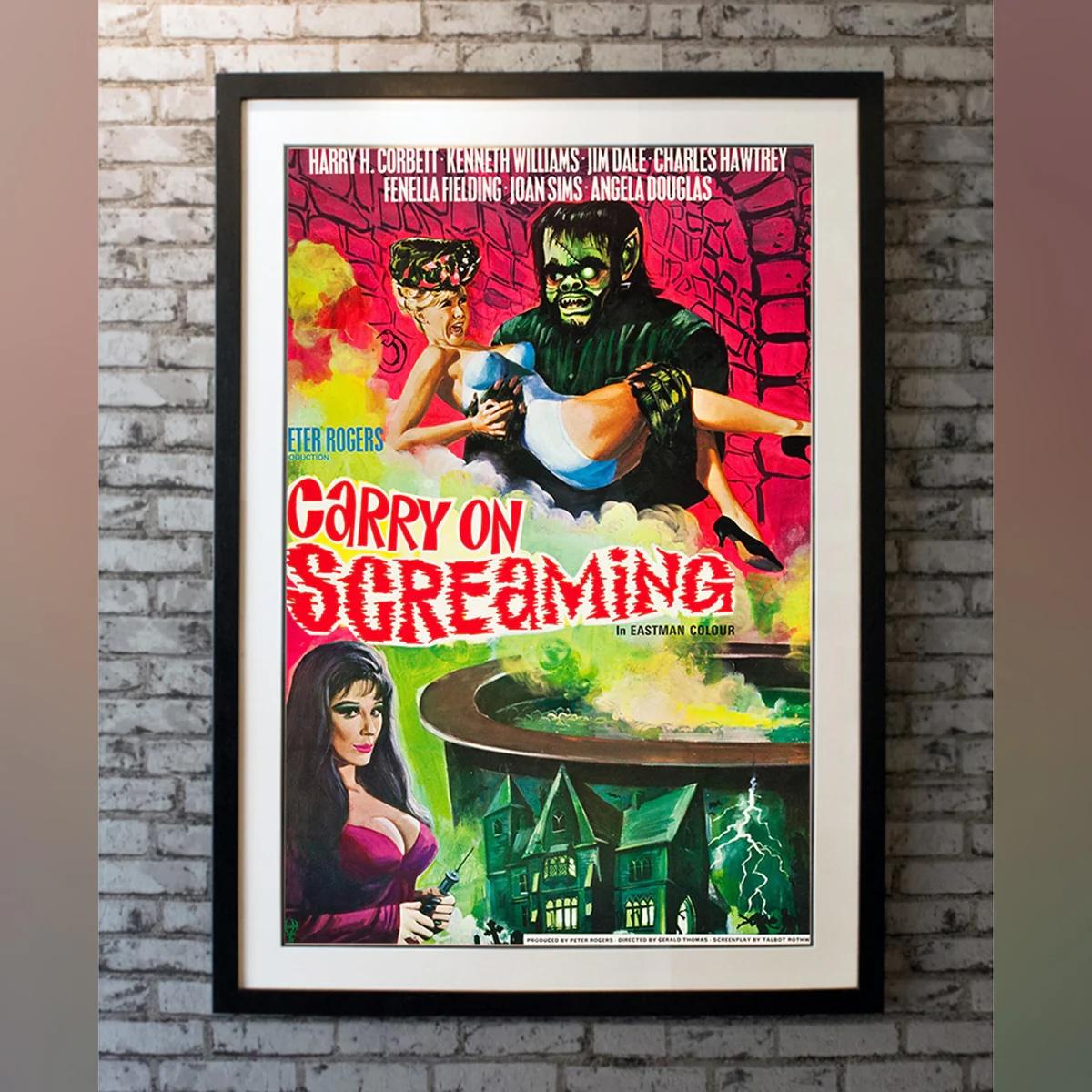 Schreiend weitermachen! (1966)
Original ein Blatt (27 x 41 Zoll)

Carry On Screaming wird oft als der beste aller Carry On-Filme gepriesen. Er knüpft nicht nur an die Vorgängerfilme an, sondern liefert auch eine brillante Parodie auf die britischen