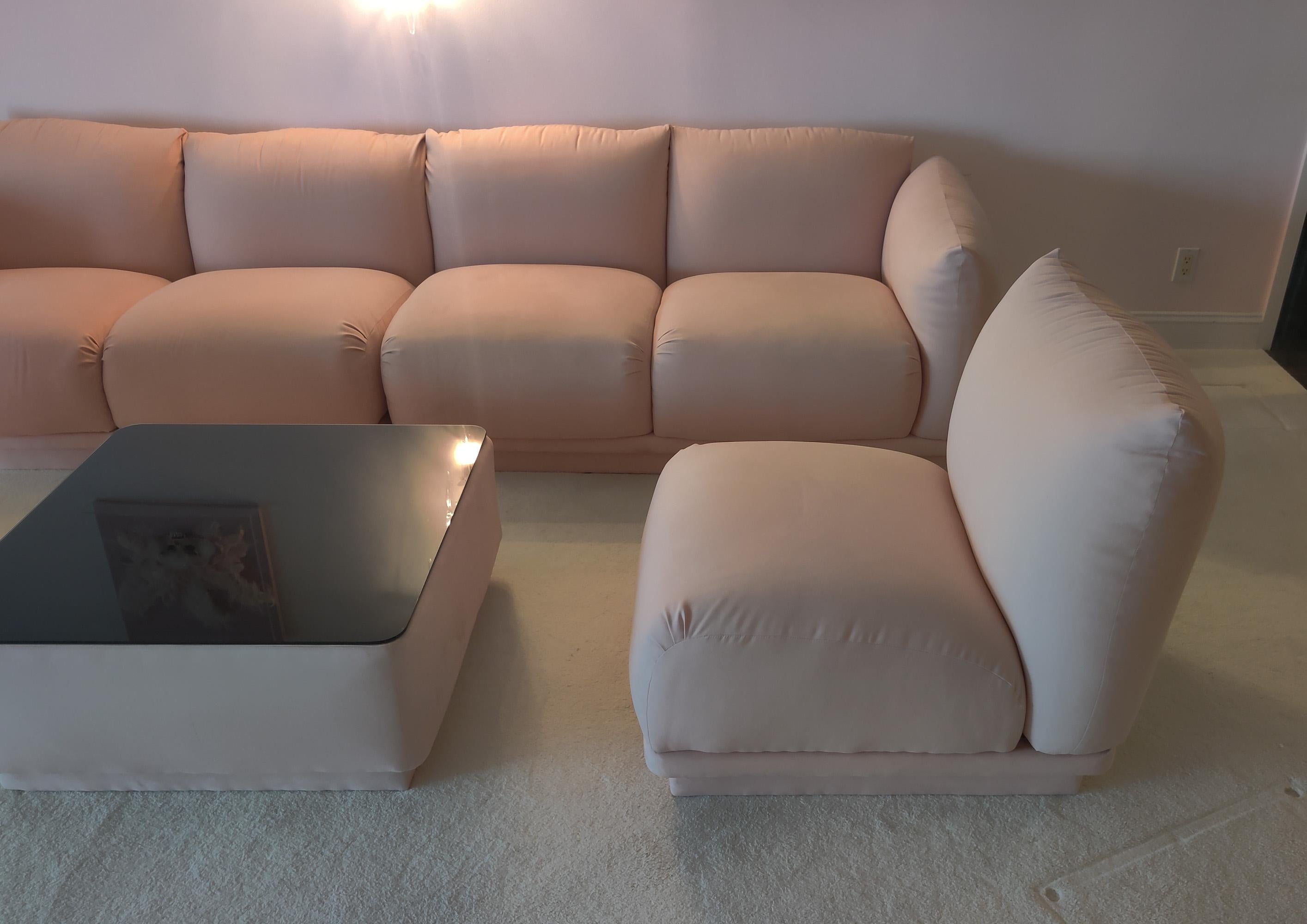 Carsons 5-Piece Divano e Tavolo Set Soggiorno Tappezzeria Rosa e Vetro Fumé In condizioni buone a Philadelphia, PA