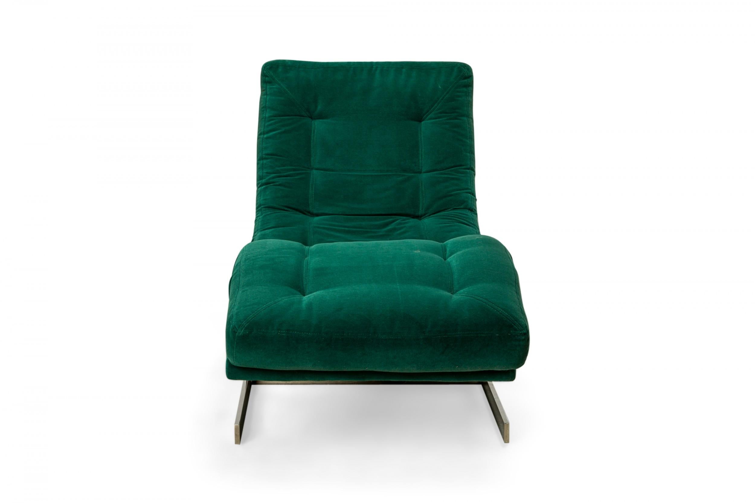 American Mid-Century 'wave' form chaise lounge with deep green velour button tufted upholstery with a T-shaped polished chrome base. (CARSONS)(Available in different upholstery: DUF0351, DUF0352, DUF0353).