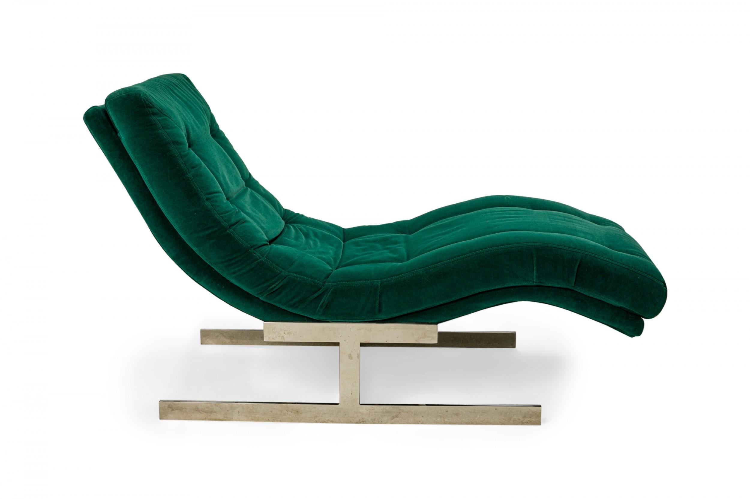 Mid-Century Modern Chaise Longue en Velours Vert et Chrome Wave de Style Américain du Milieu du Siècle en vente