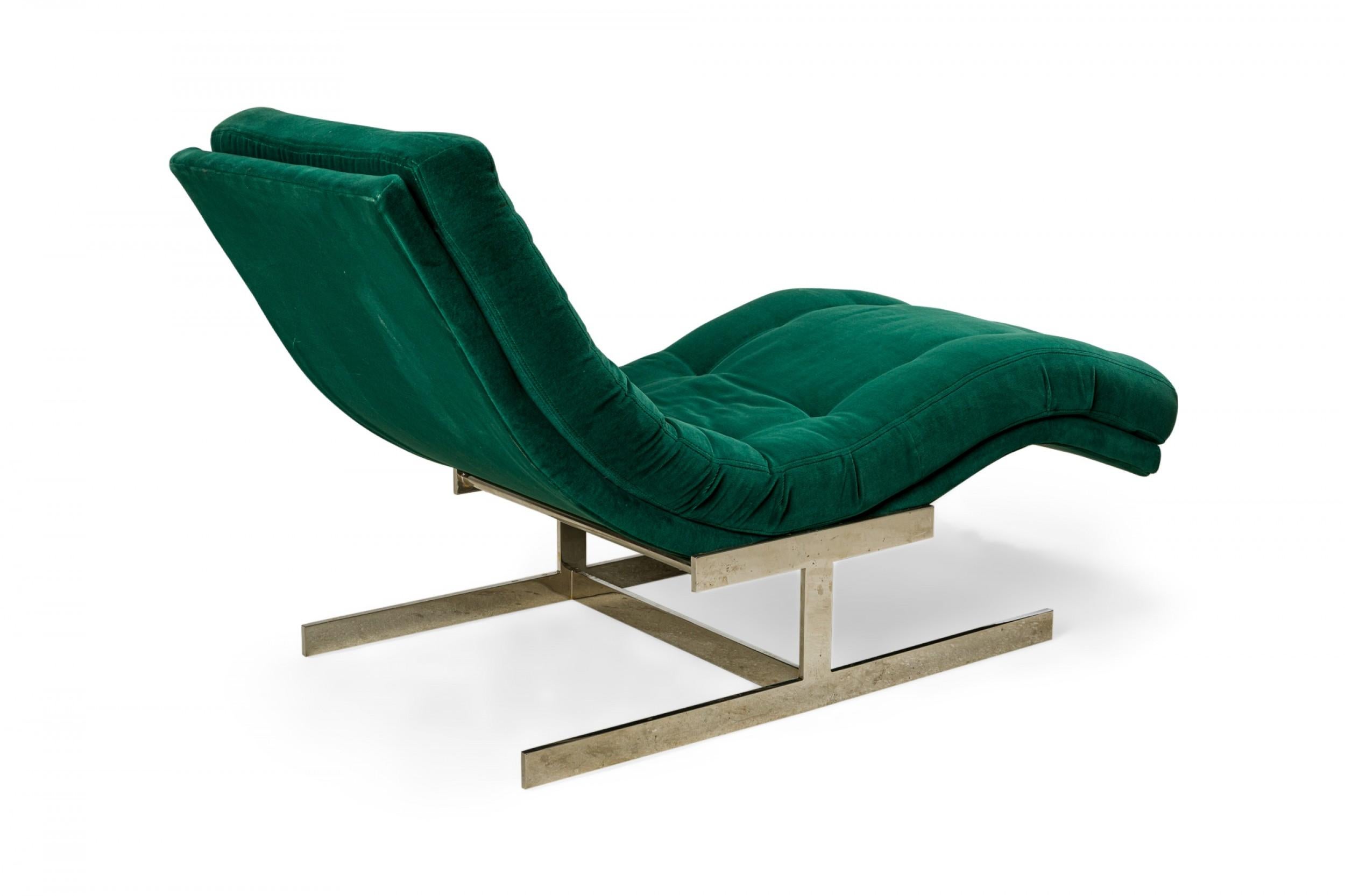 Carsons American Mid-Century Green Velour and Chrome 'Wave' Form Chaise Lounge In Good Condition For Sale In New York, NY
