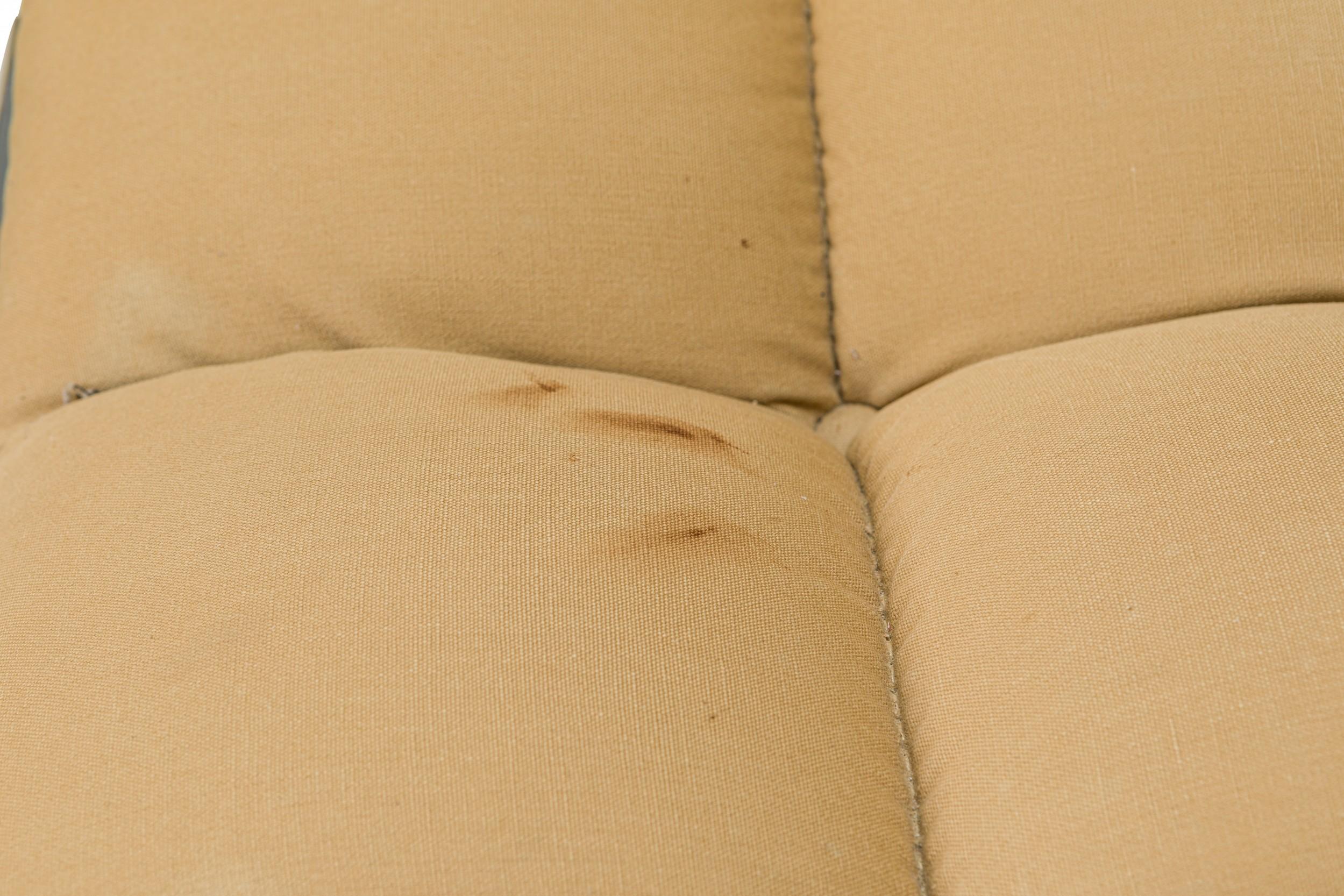 Mid-Century Modern Fauteuil biscuit beige et chaise longue en forme de « vague » chromée de Carsons en vente