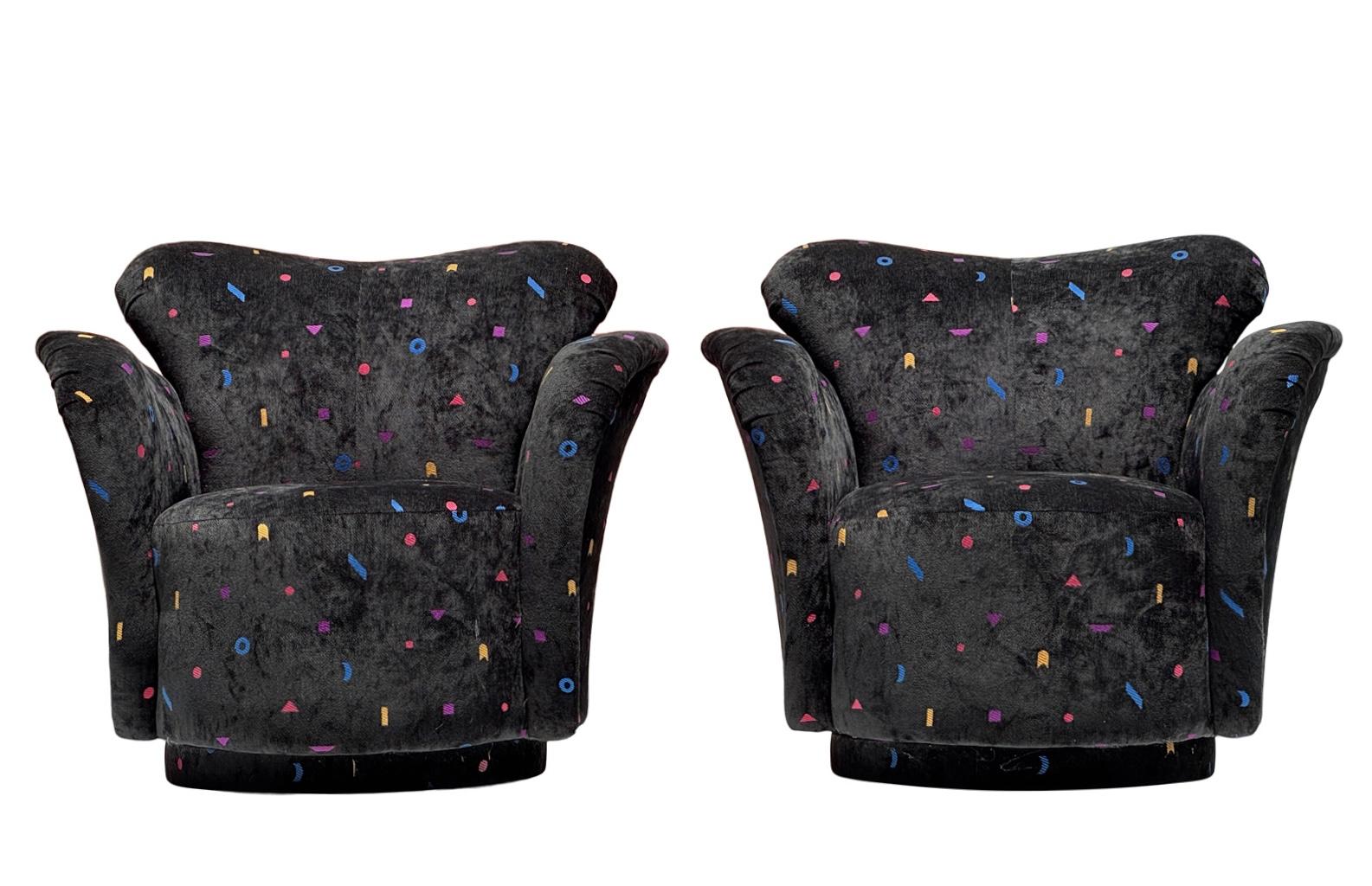 Américain Paire de chaises pivotantes Funky Modern Sculptural de Carsons en vente
