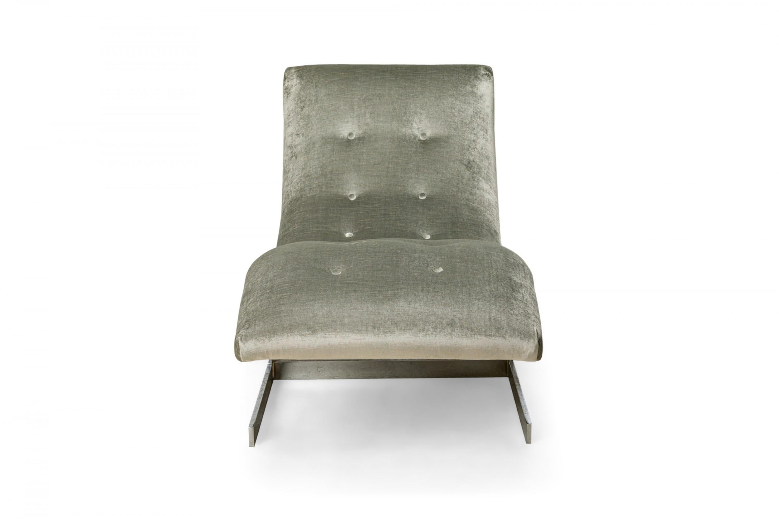 American Mid-Century 'wave' form chaise lounge with dimensional silver velour button tufted upholstery with a T-shaped polished chrome base. (CARSONS)(Available in different upholstery: DUF0350, DUF0352, DUF0353)
