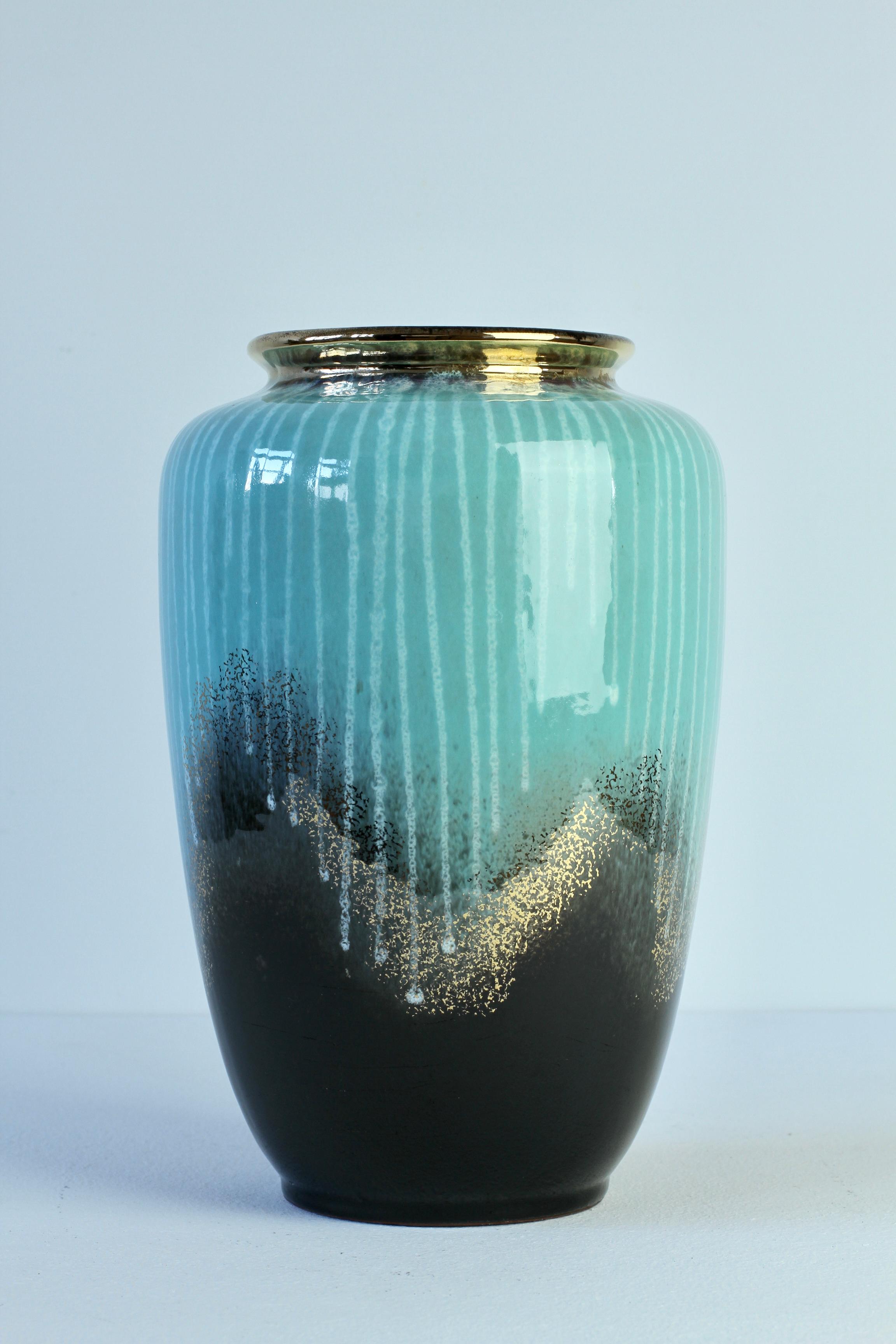 Vernissé Vase vintage d'Allemagne de l'Ouest noir et or turquoise des années 1950 de Carstens en vente