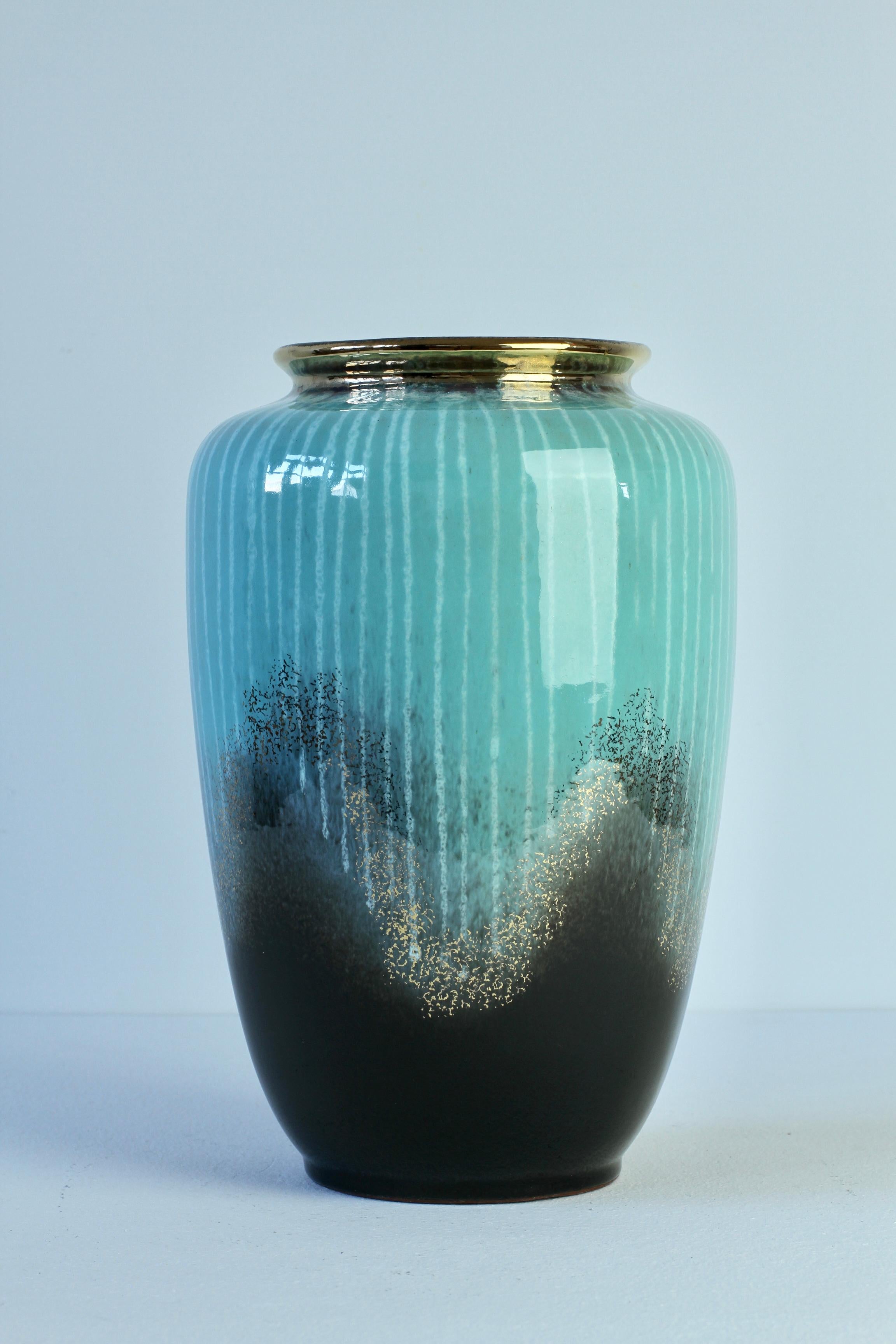 20ième siècle Vase vintage d'Allemagne de l'Ouest noir et or turquoise des années 1950 de Carstens en vente