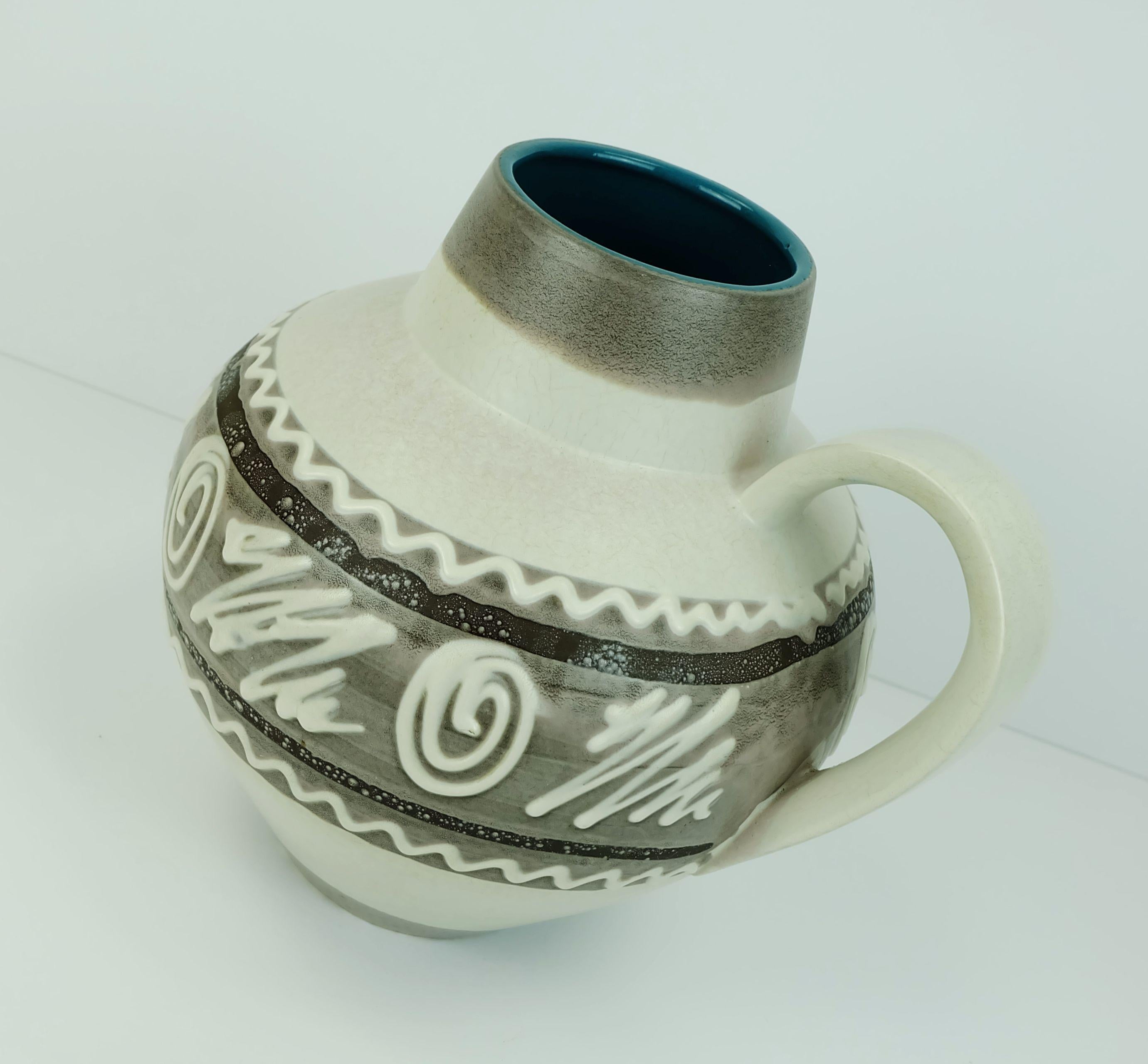 Mid-Century moderno VASO carstens keramik modello 698-23 decoro astratto in bianco e sfumature di marrone in vendita