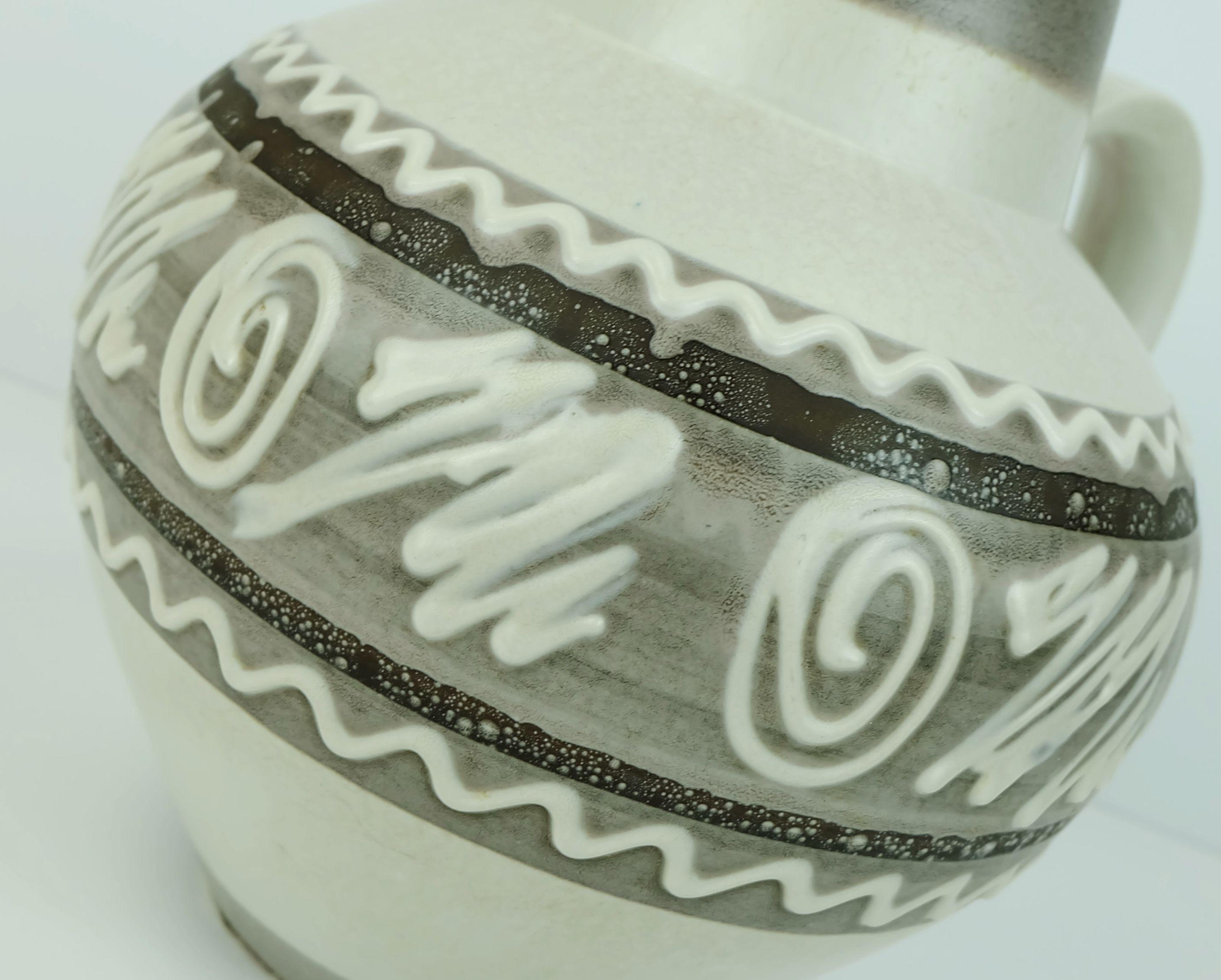 Metà XX secolo VASO carstens keramik modello 698-23 decoro astratto in bianco e sfumature di marrone in vendita