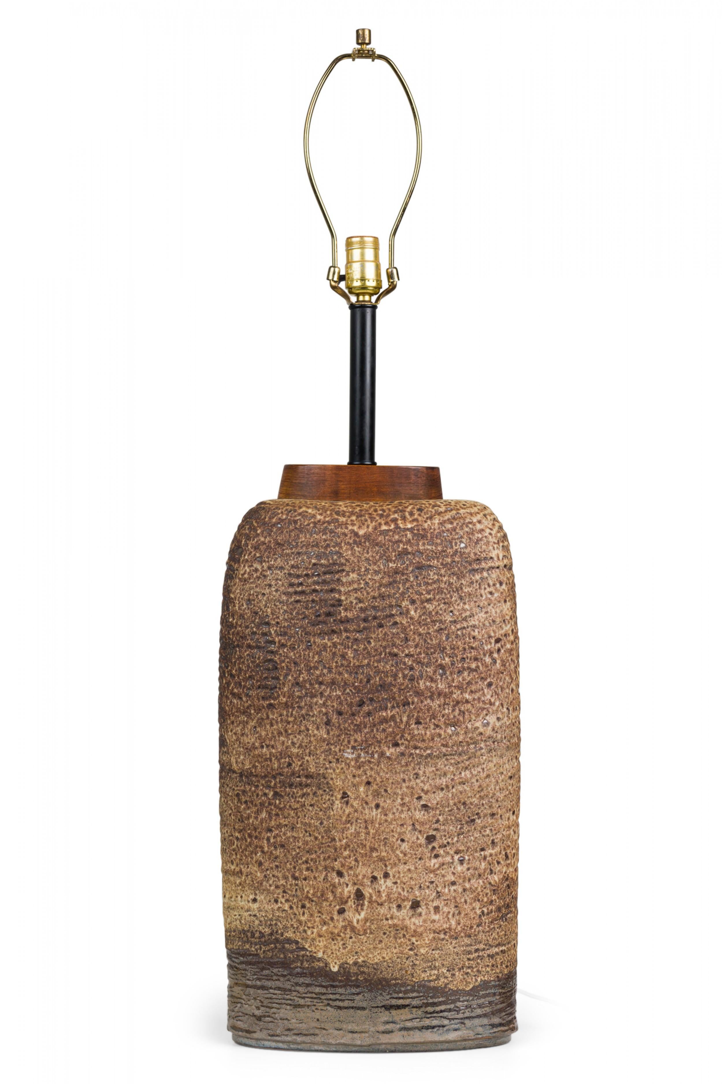 Métal Lampe de table Carstens du milieu du siècle en céramique ouest-allemande Lava Glazed Brown en vente