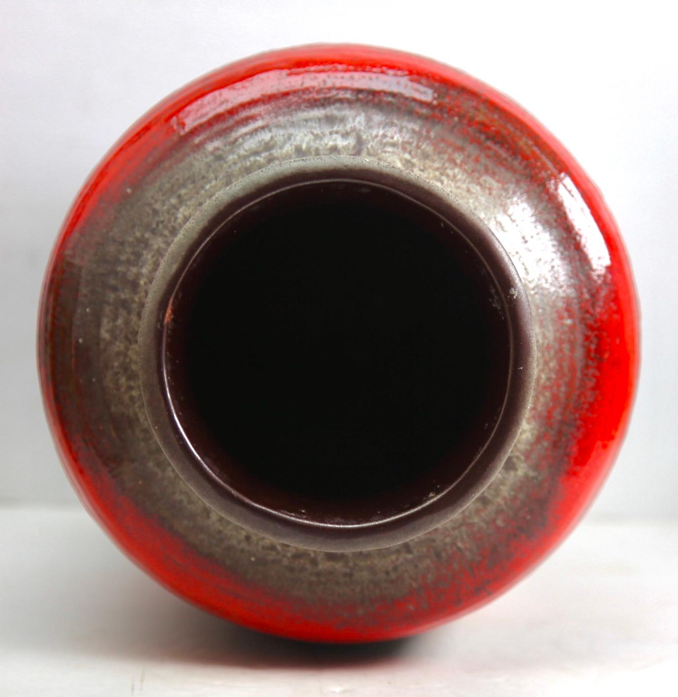 Mid-Century Modern Vase de sol en lave grasse Carstens Tonnieshof avec glaçure à gouttes rouge 7901-45 W-Germany en vente